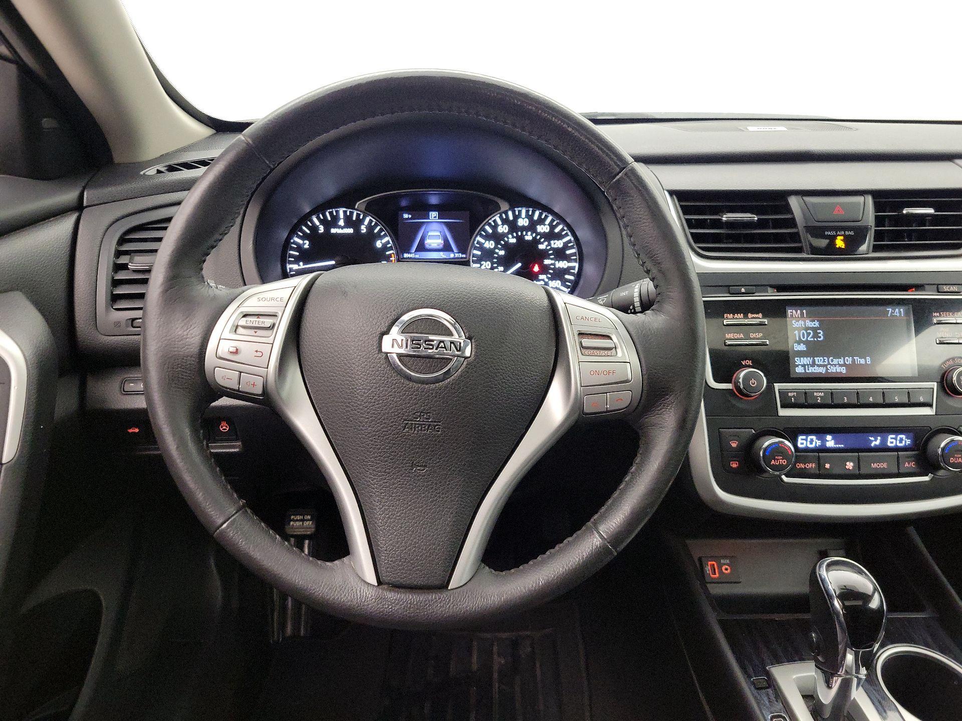 Thumbnail: 2017 Nissan Altima - 10