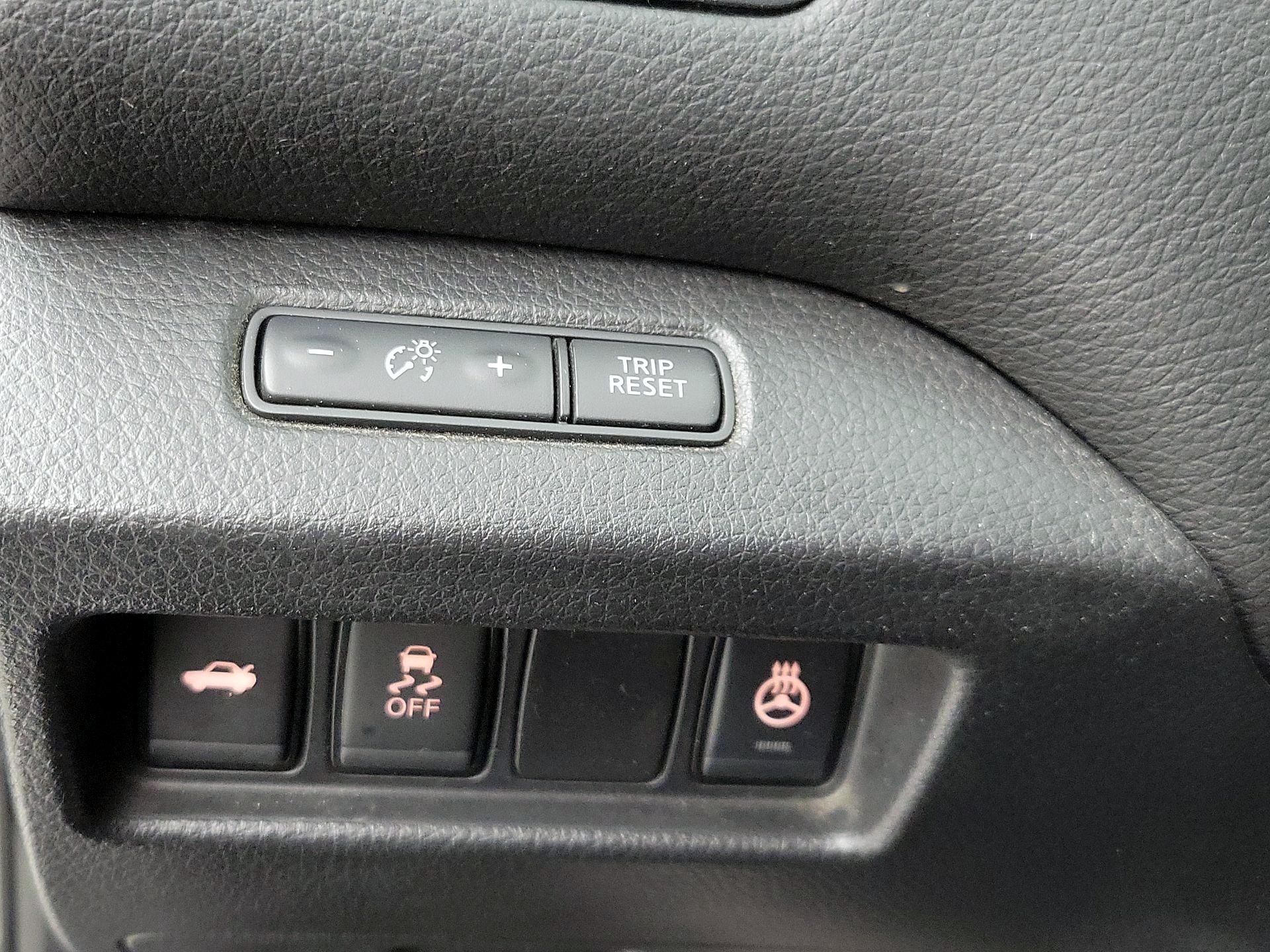 Thumbnail: 2017 Nissan Altima - 13