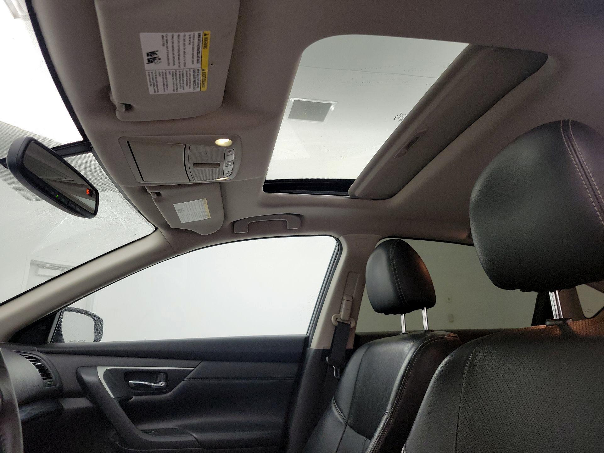 Thumbnail: 2017 Nissan Altima - 19