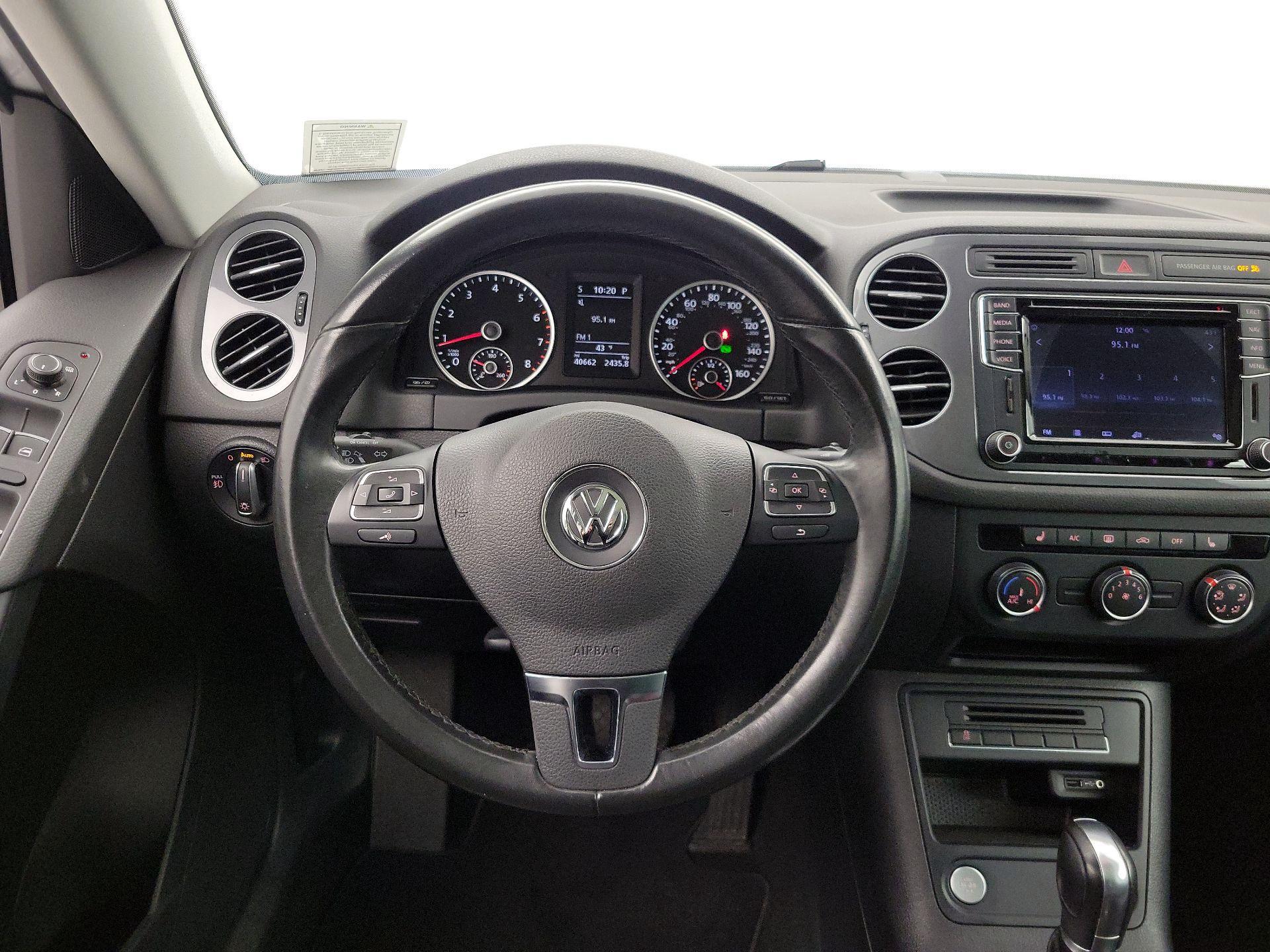 Thumbnail: 2016 Volkswagen Tiguan - 10