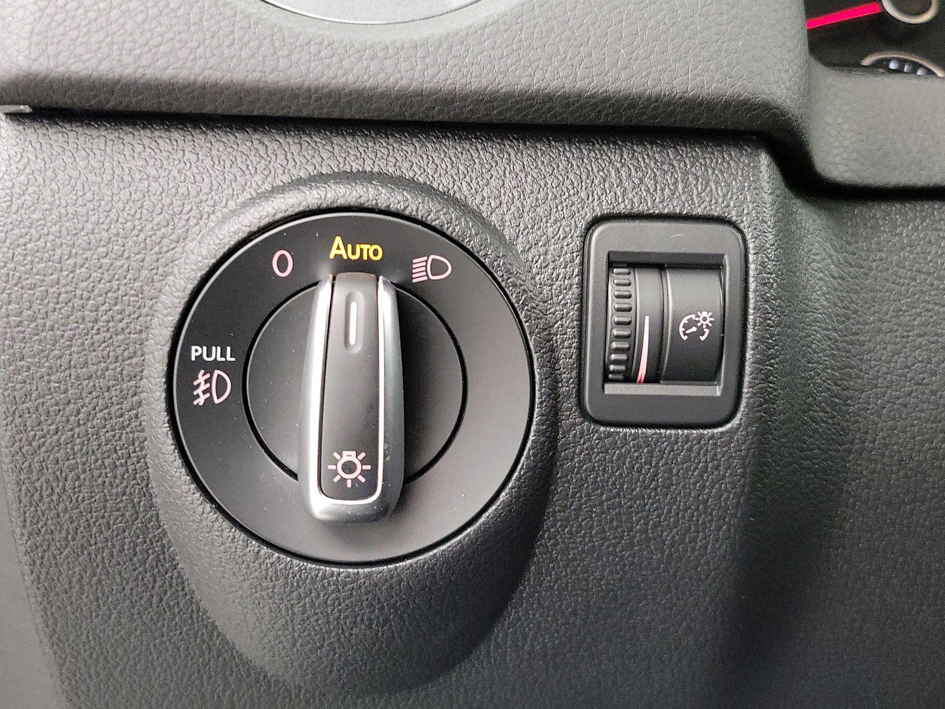 Thumbnail: 2016 Volkswagen Tiguan - 13