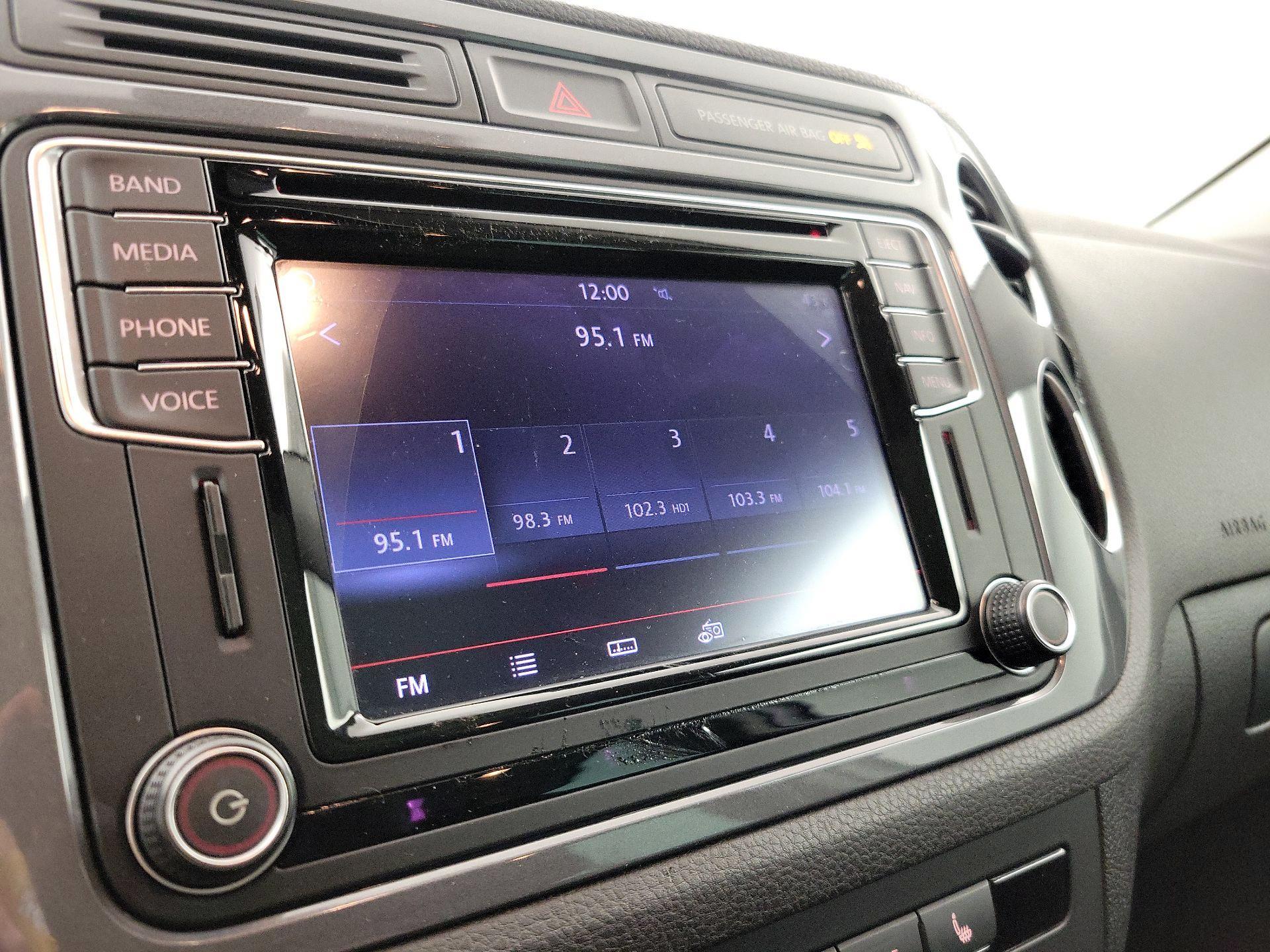 Thumbnail: 2016 Volkswagen Tiguan - 15