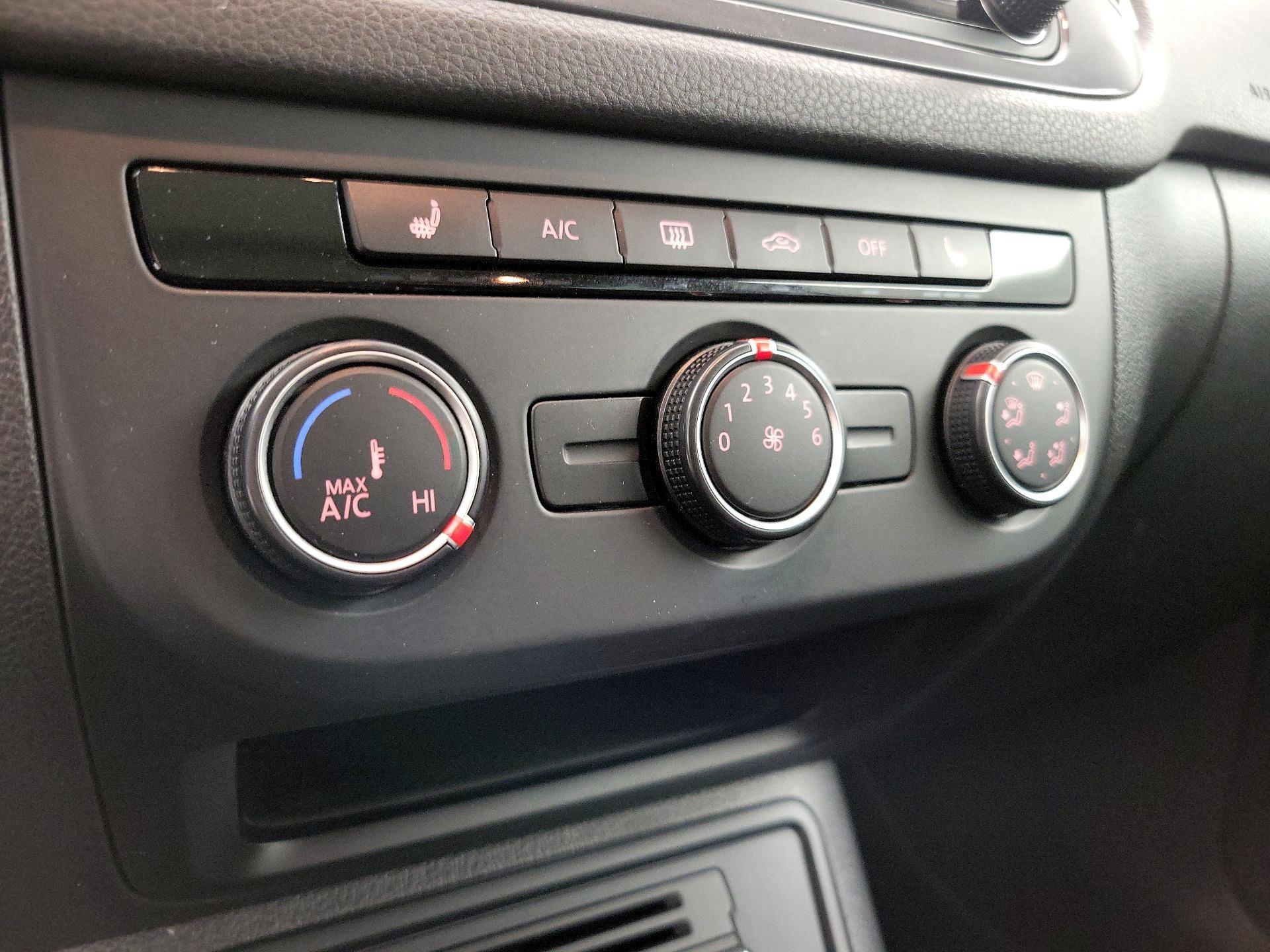 Thumbnail: 2016 Volkswagen Tiguan - 16