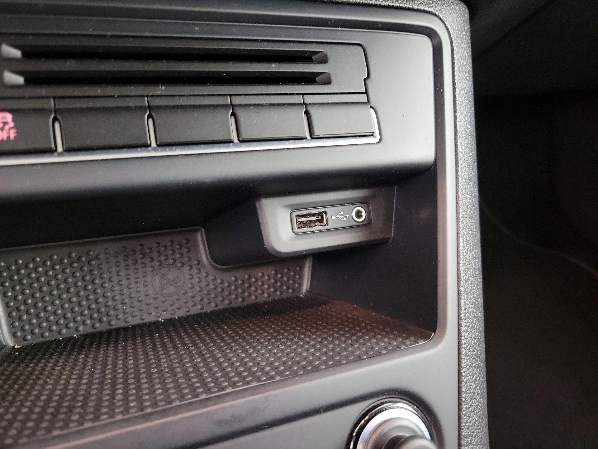 Thumbnail: 2016 Volkswagen Tiguan - 18