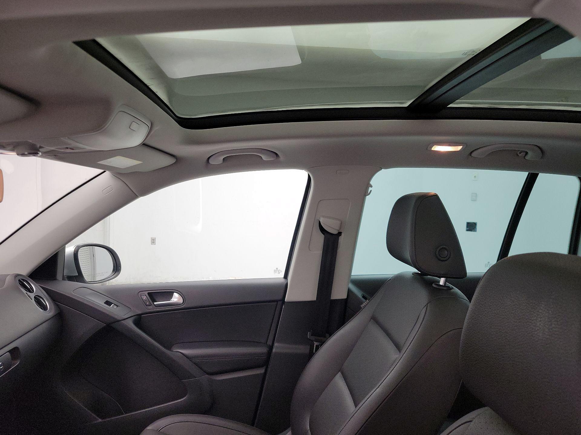 Thumbnail: 2016 Volkswagen Tiguan - 19