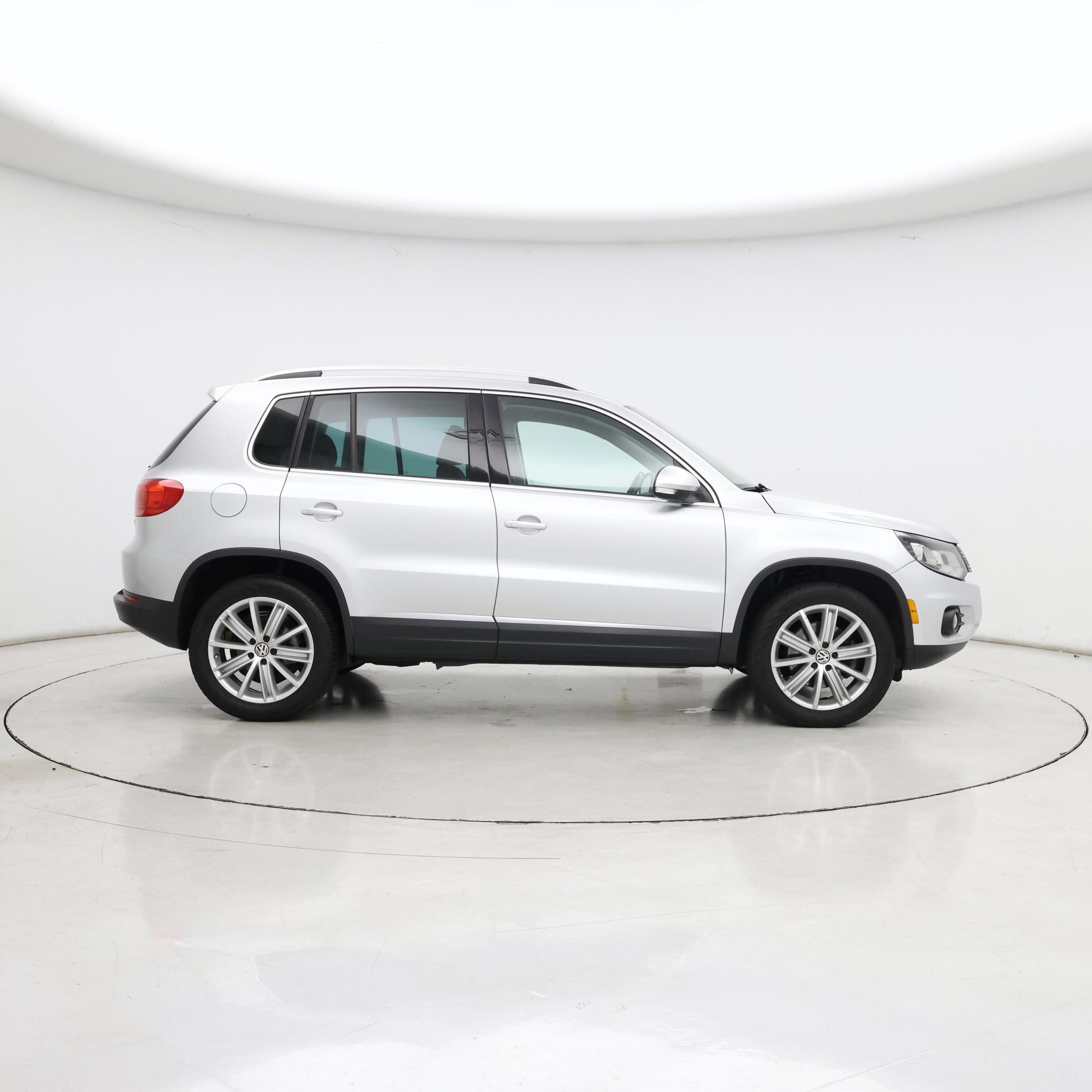 Thumbnail: 2016 Volkswagen Tiguan - 7