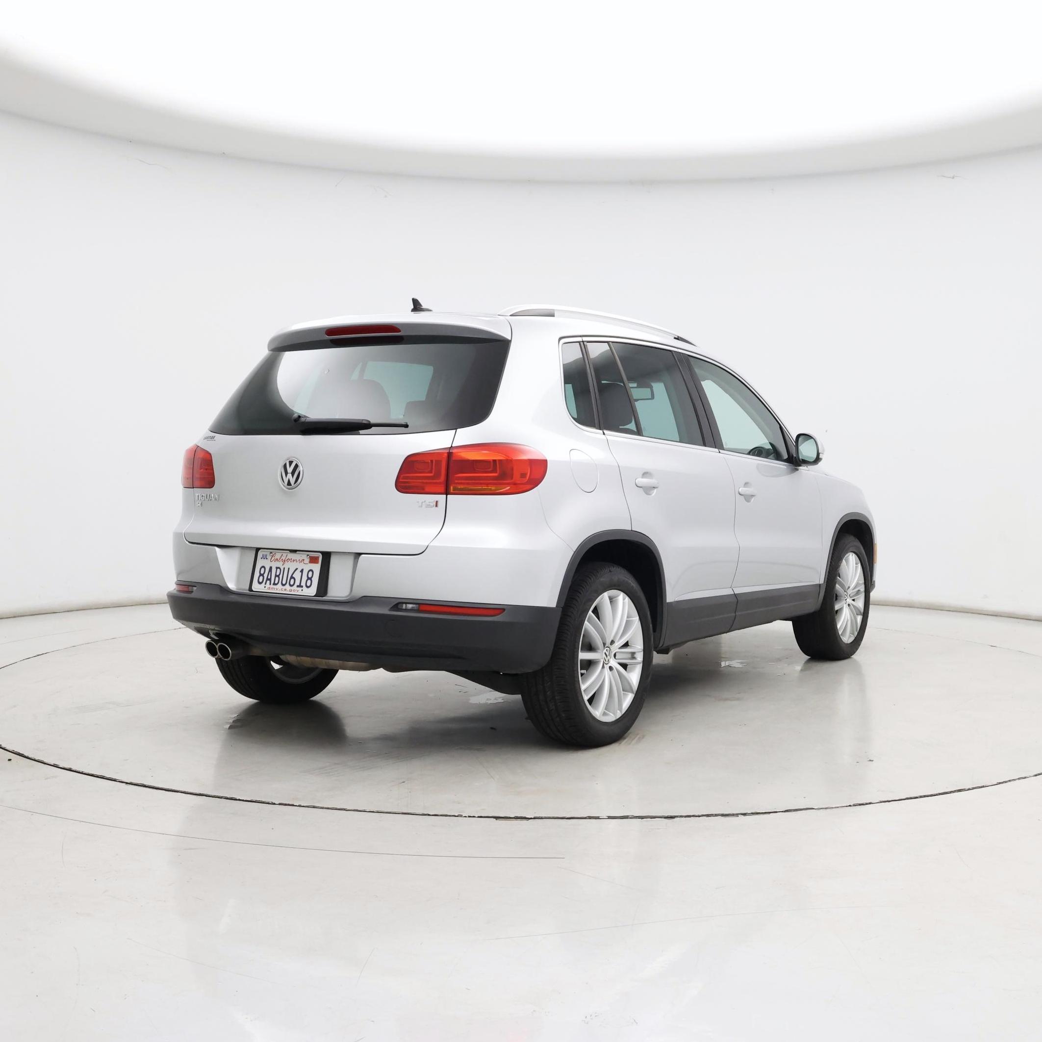 Thumbnail: 2016 Volkswagen Tiguan - 8