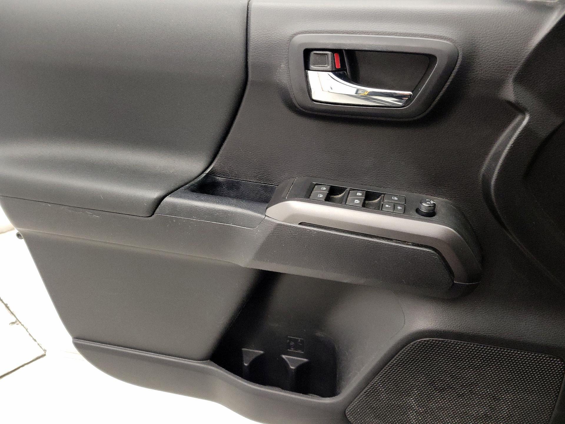 Thumbnail: 2020 Toyota Tacoma - 12