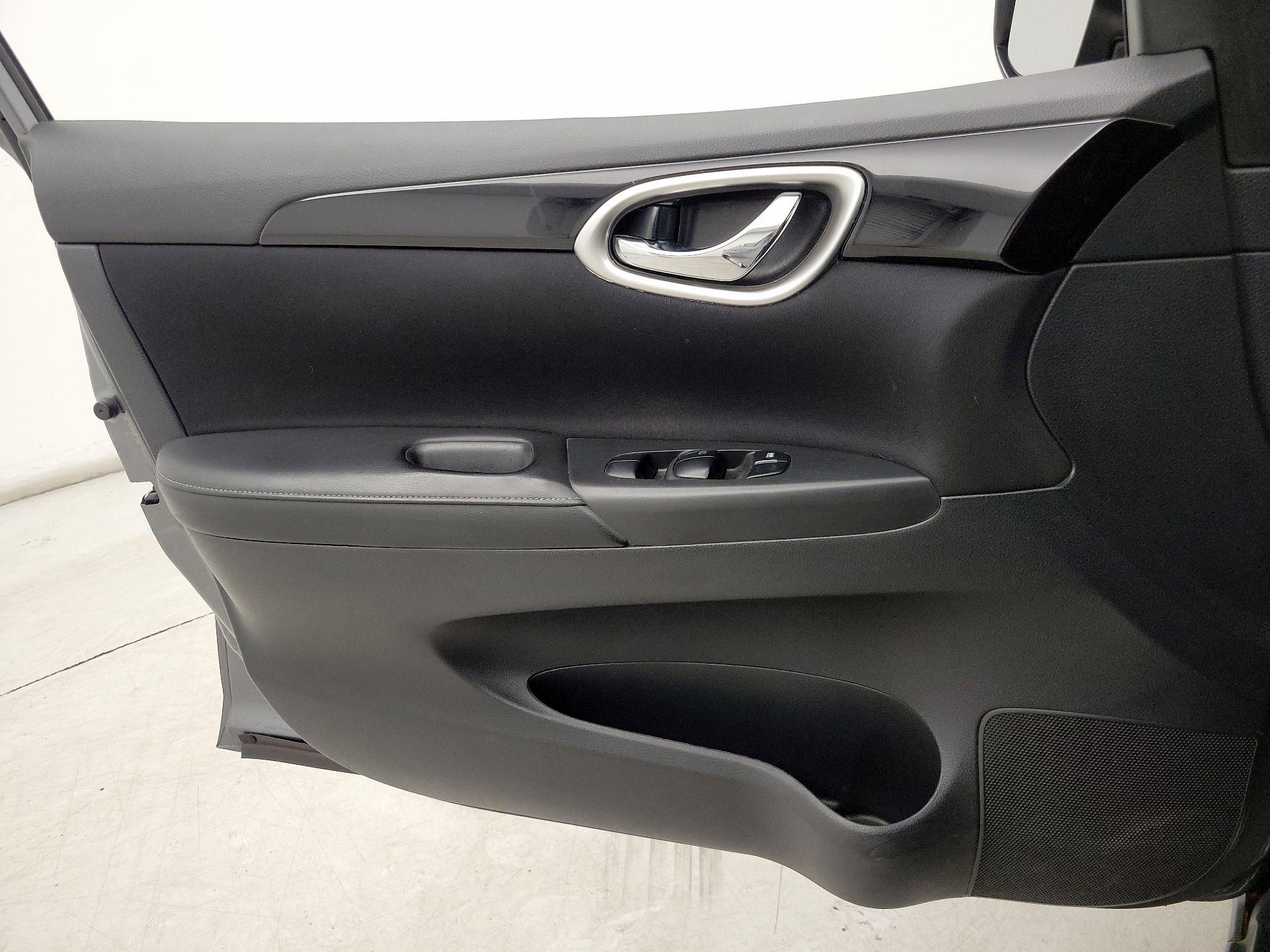 Thumbnail: 2019 Nissan Sentra - 12