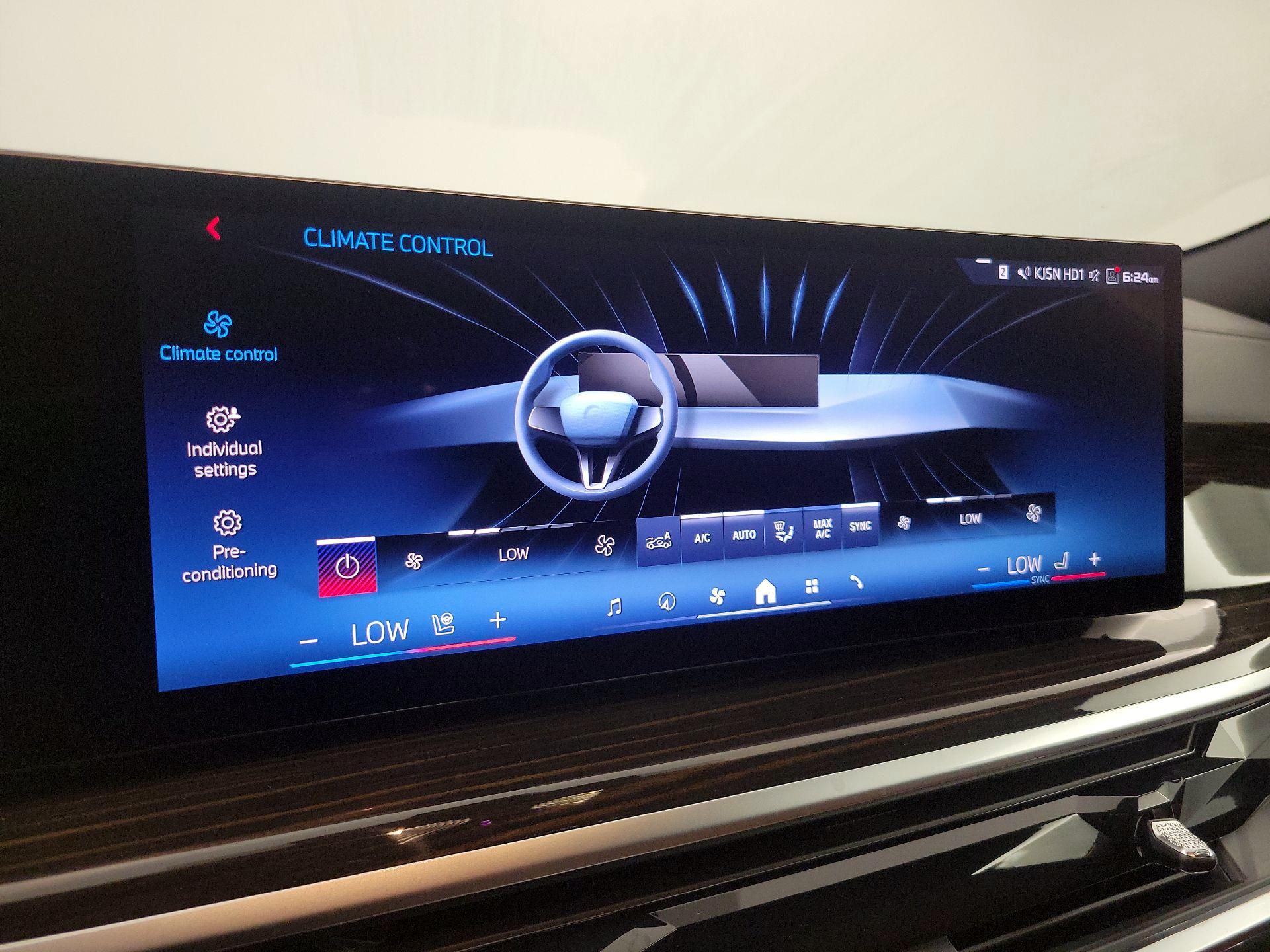 Thumbnail: 2025 BMW X6 - 17