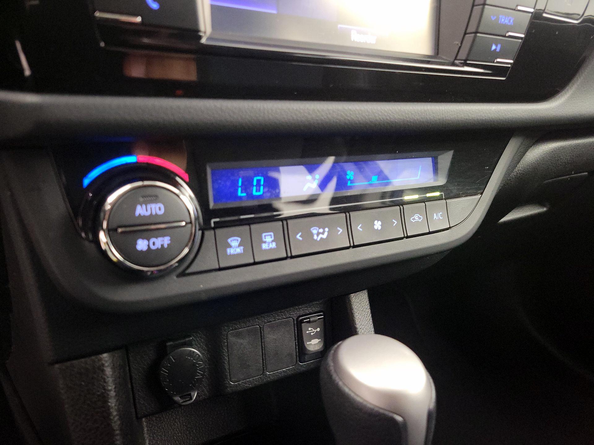 Thumbnail: 2016 Toyota Corolla - 16