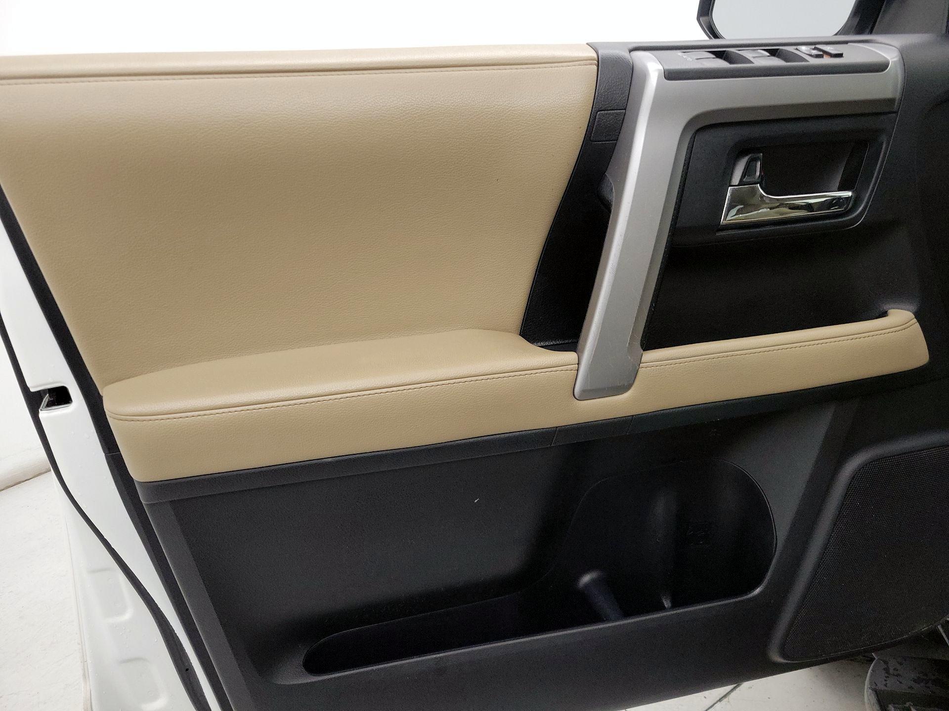 Thumbnail: 2016 Toyota 4Runner - 12