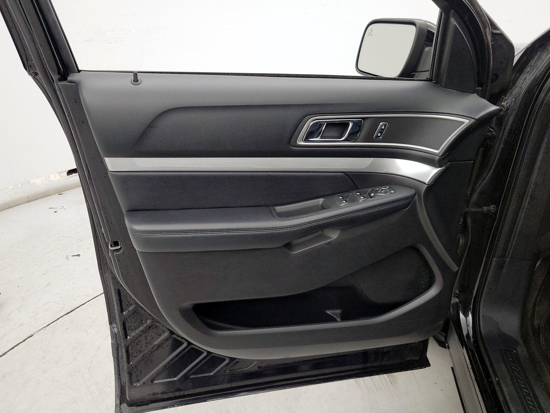 Thumbnail: 2017 Ford Explorer - 12