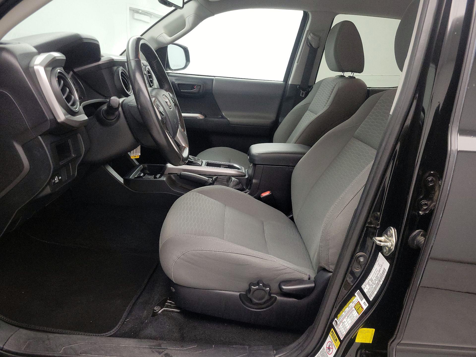 Thumbnail: 2016 Toyota Tacoma - 11