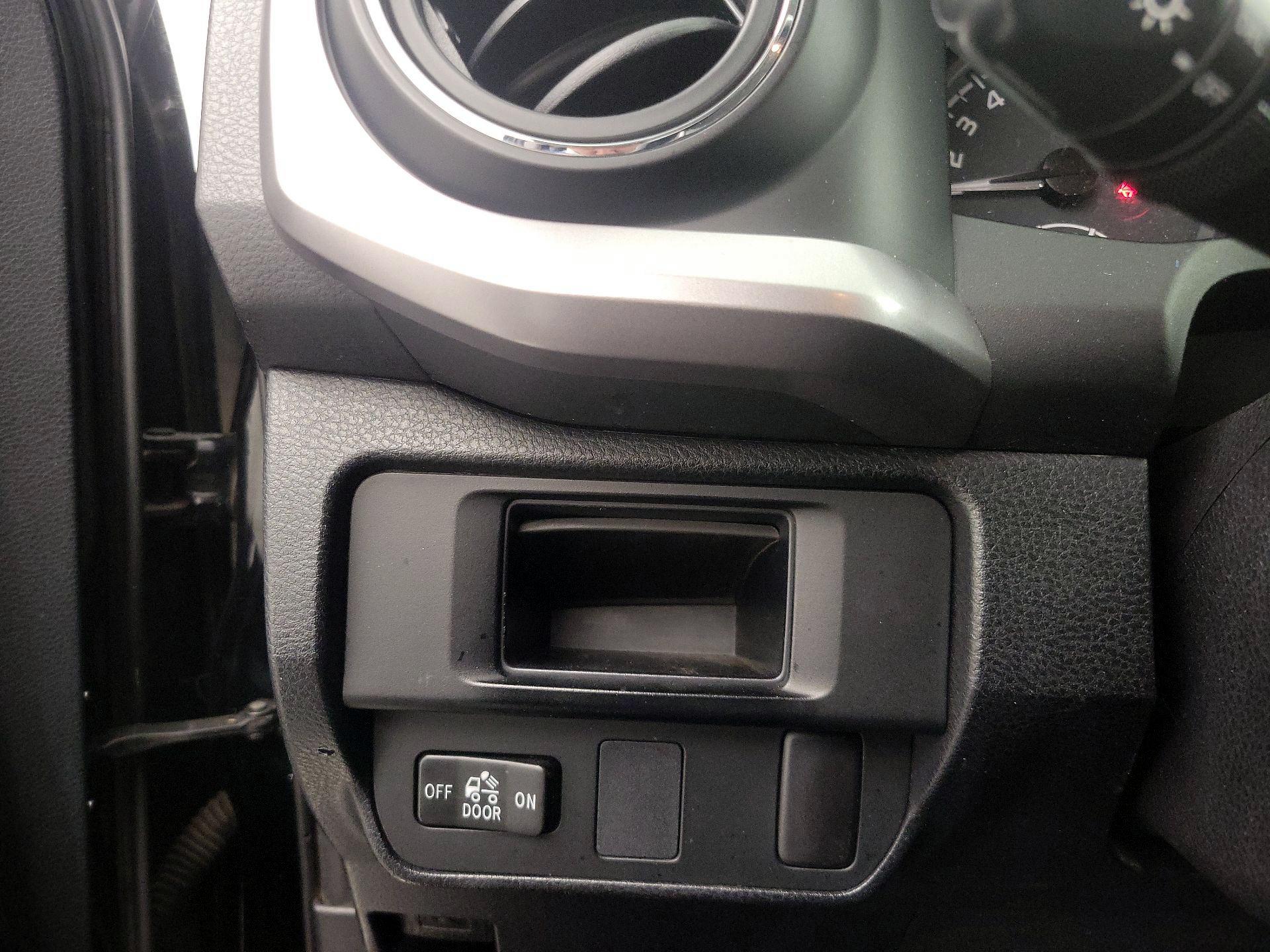 Thumbnail: 2016 Toyota Tacoma - 13