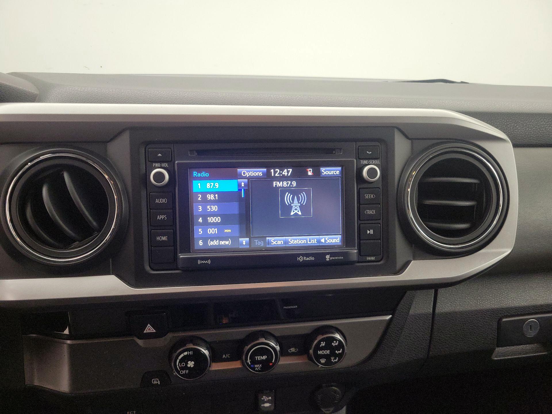 Thumbnail: 2016 Toyota Tacoma - 15