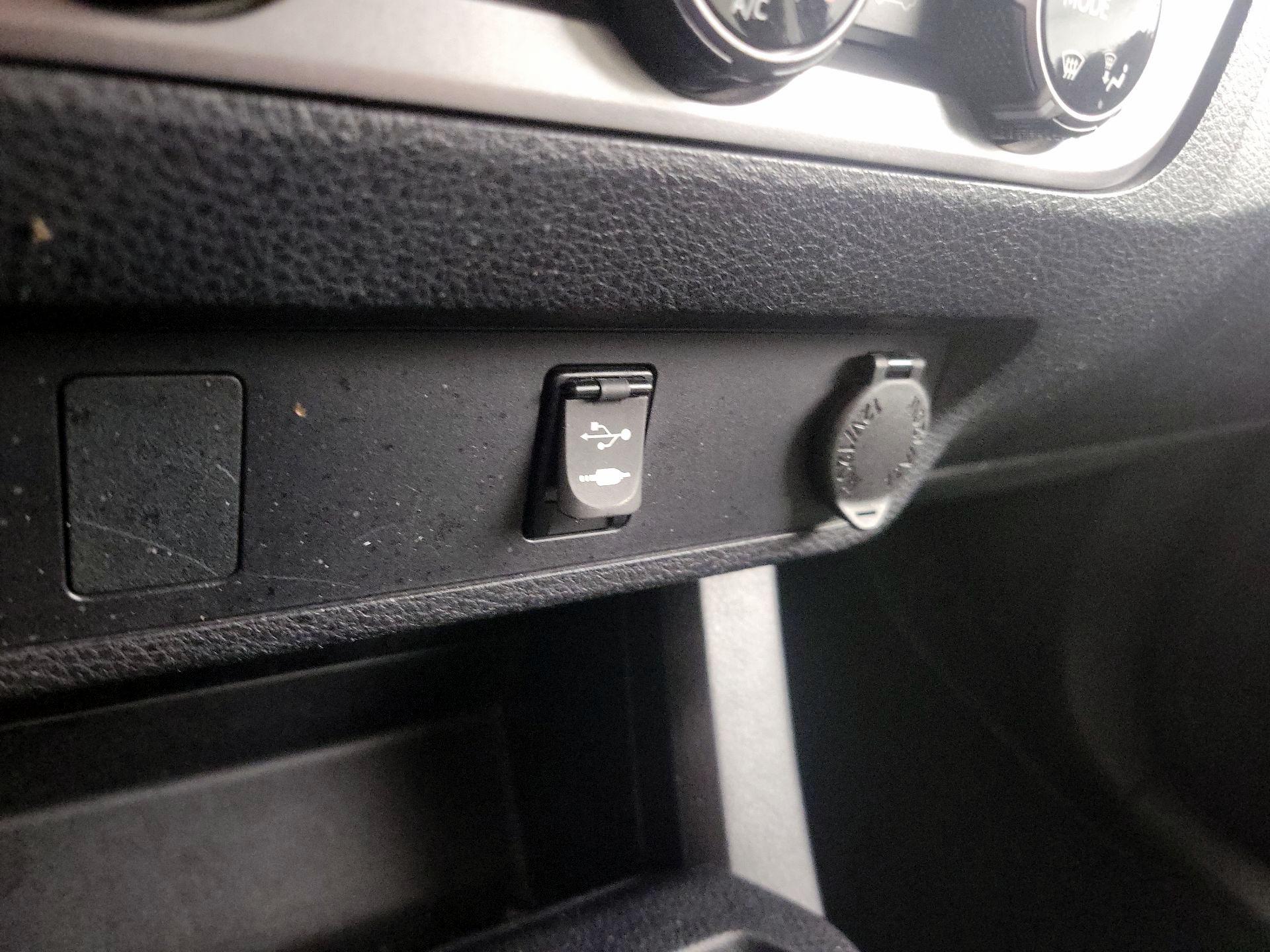 Thumbnail: 2016 Toyota Tacoma - 18