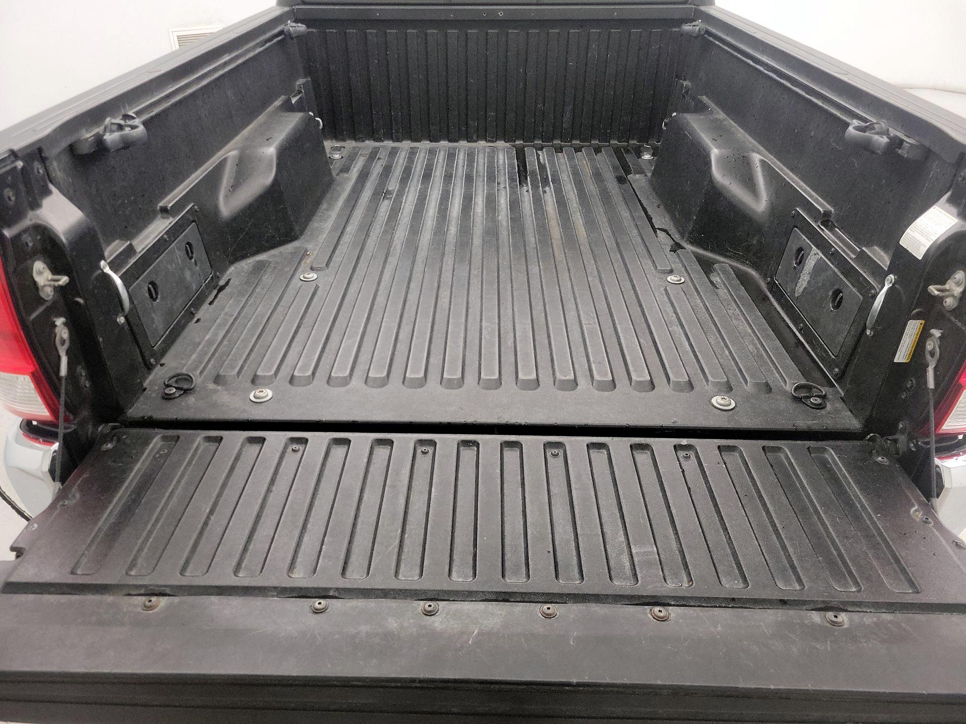 Thumbnail: 2016 Toyota Tacoma - 20