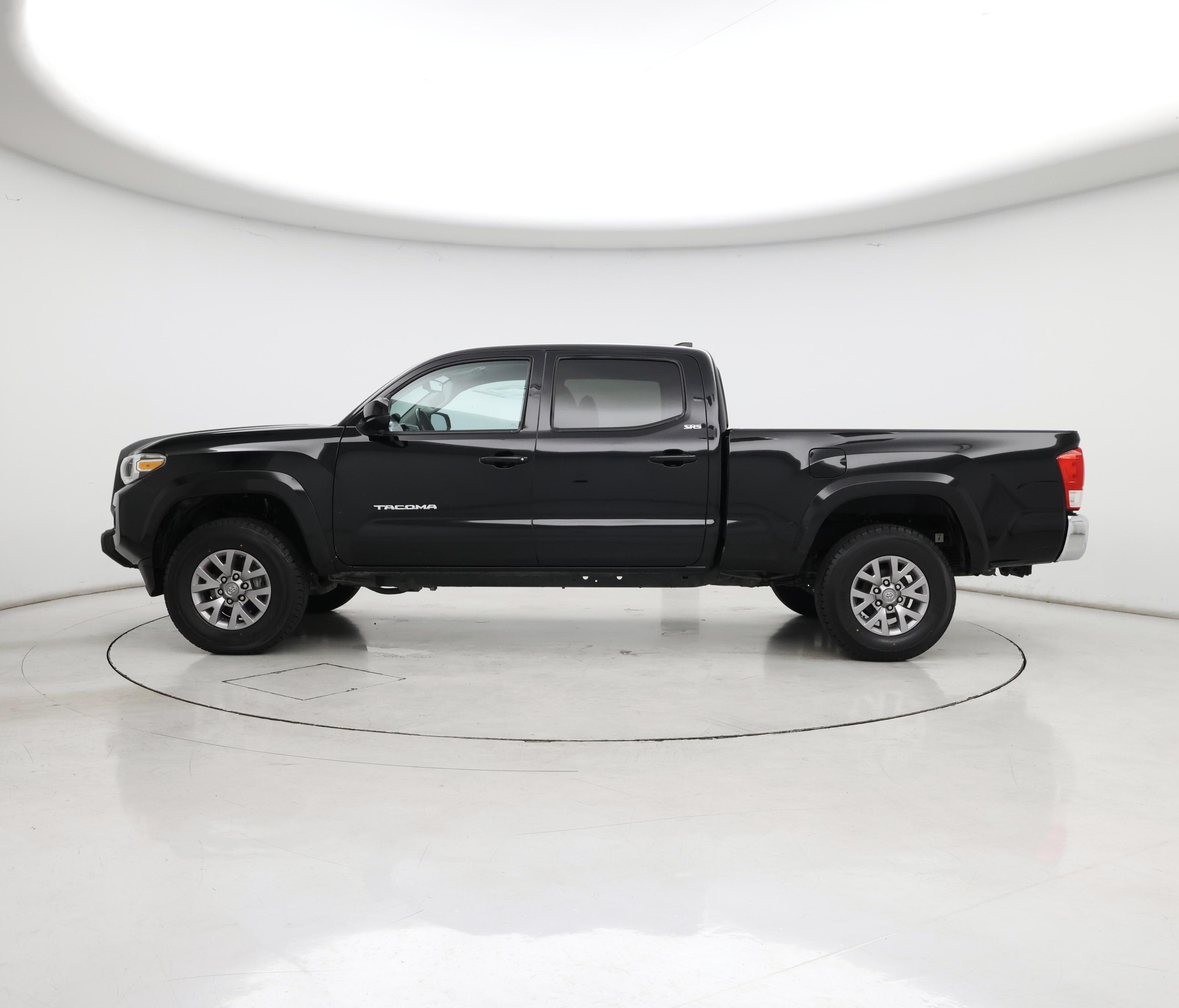 Thumbnail: 2016 Toyota Tacoma - 3