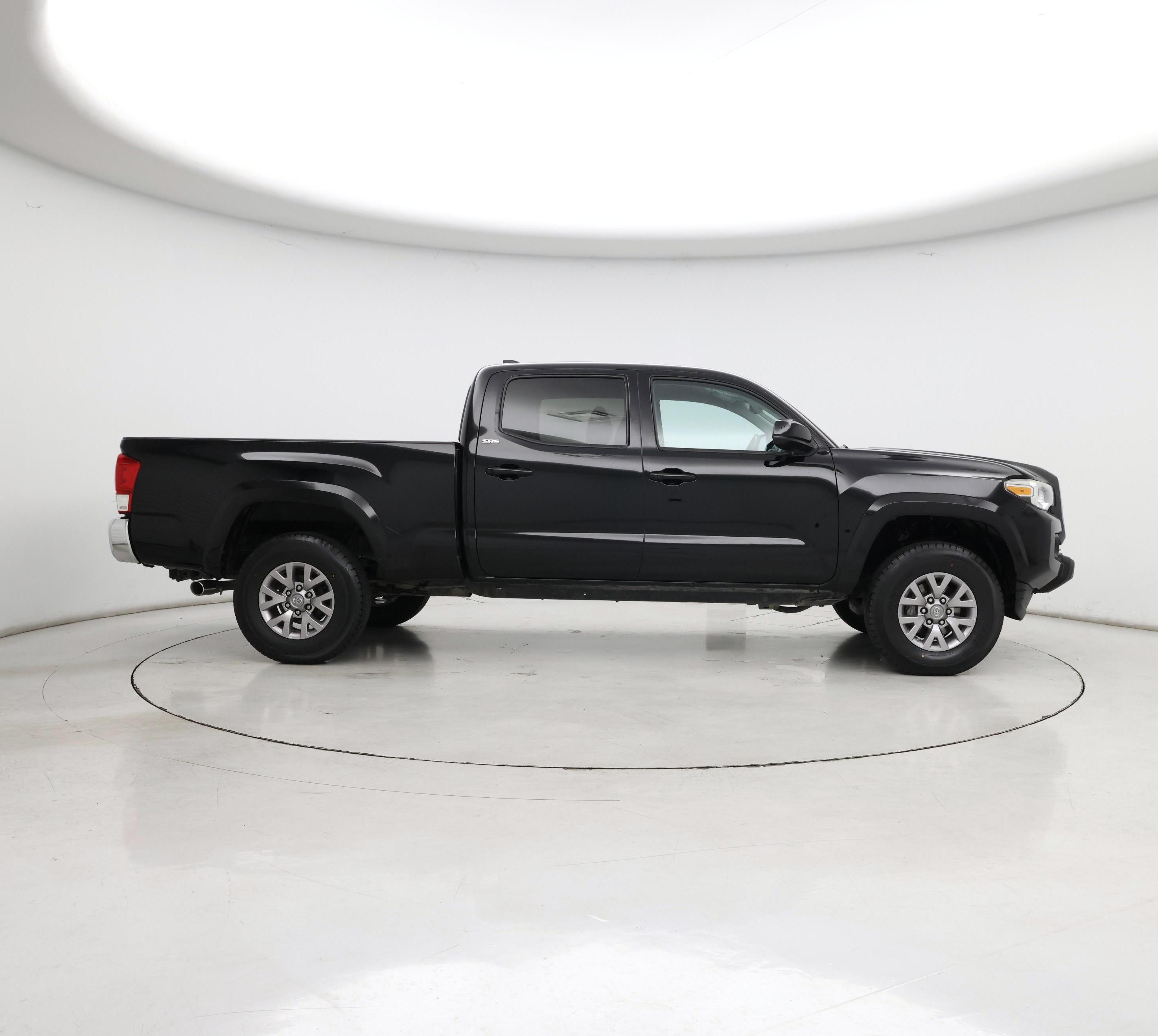 Thumbnail: 2016 Toyota Tacoma - 7