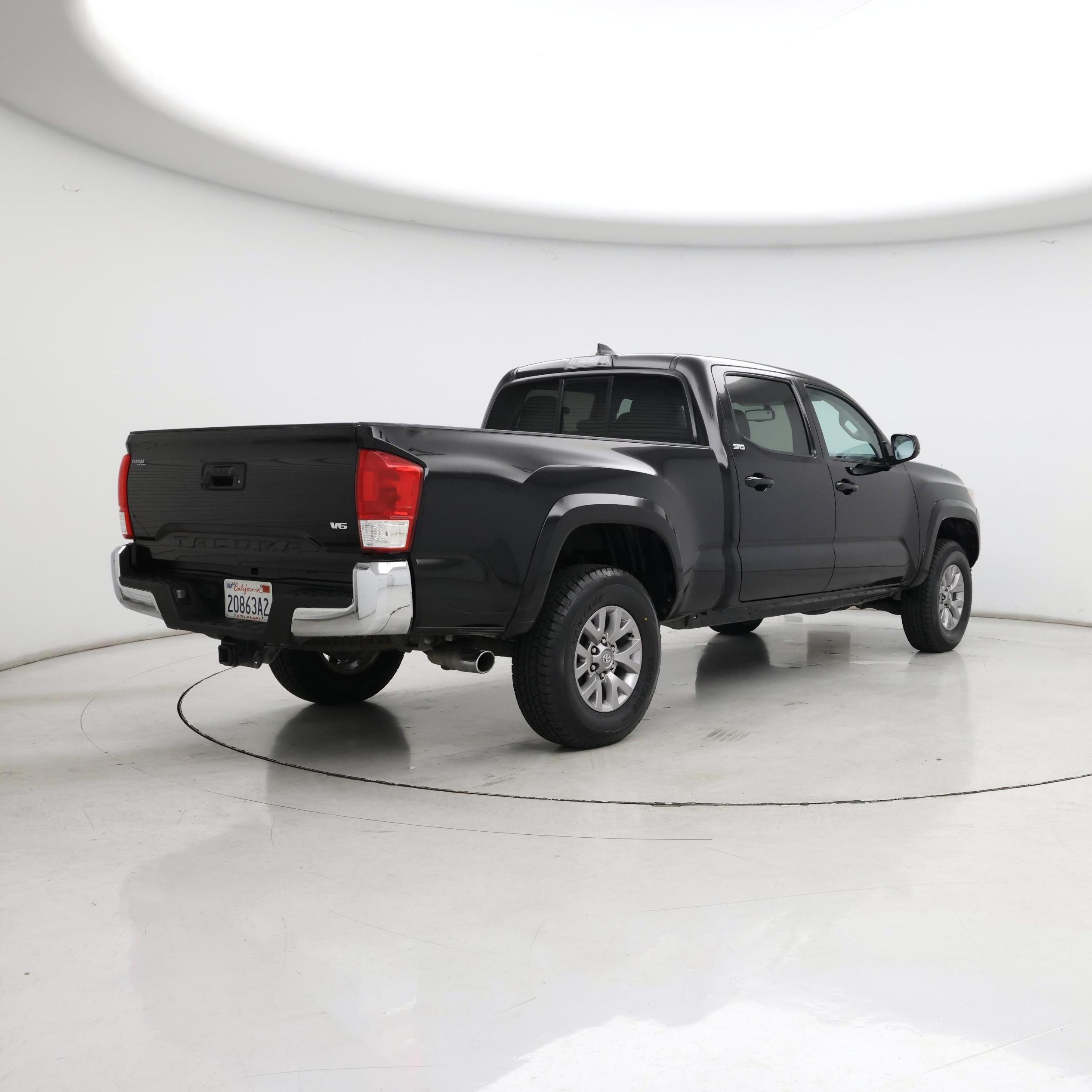 Thumbnail: 2016 Toyota Tacoma - 8