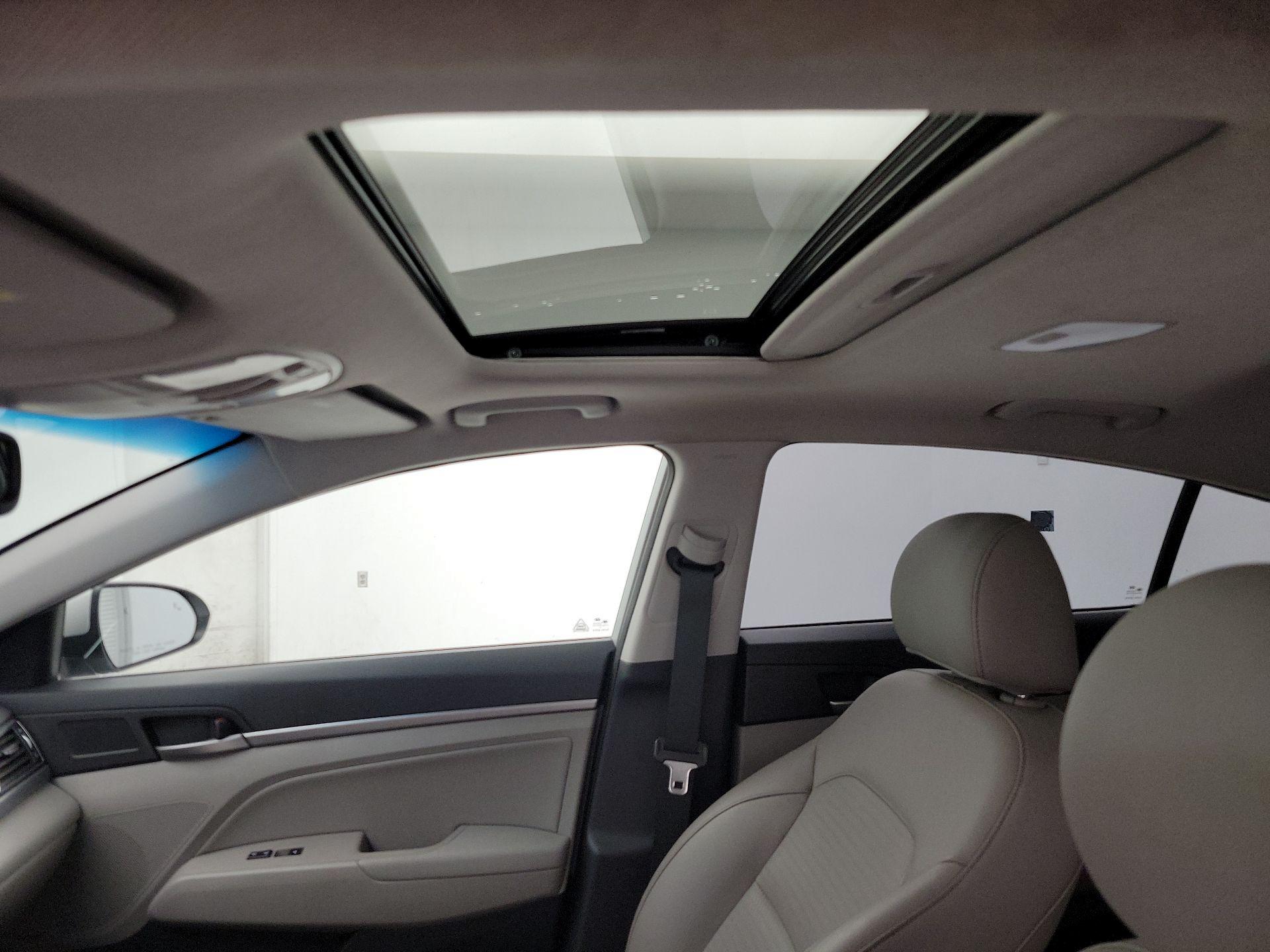 Thumbnail: 2017 Hyundai Elantra - 20