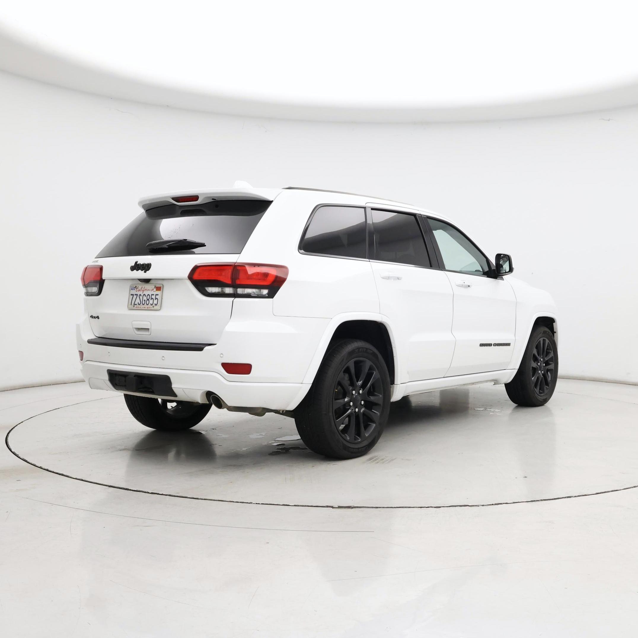 Thumbnail: 2017 Jeep Grand Cherokee - 8