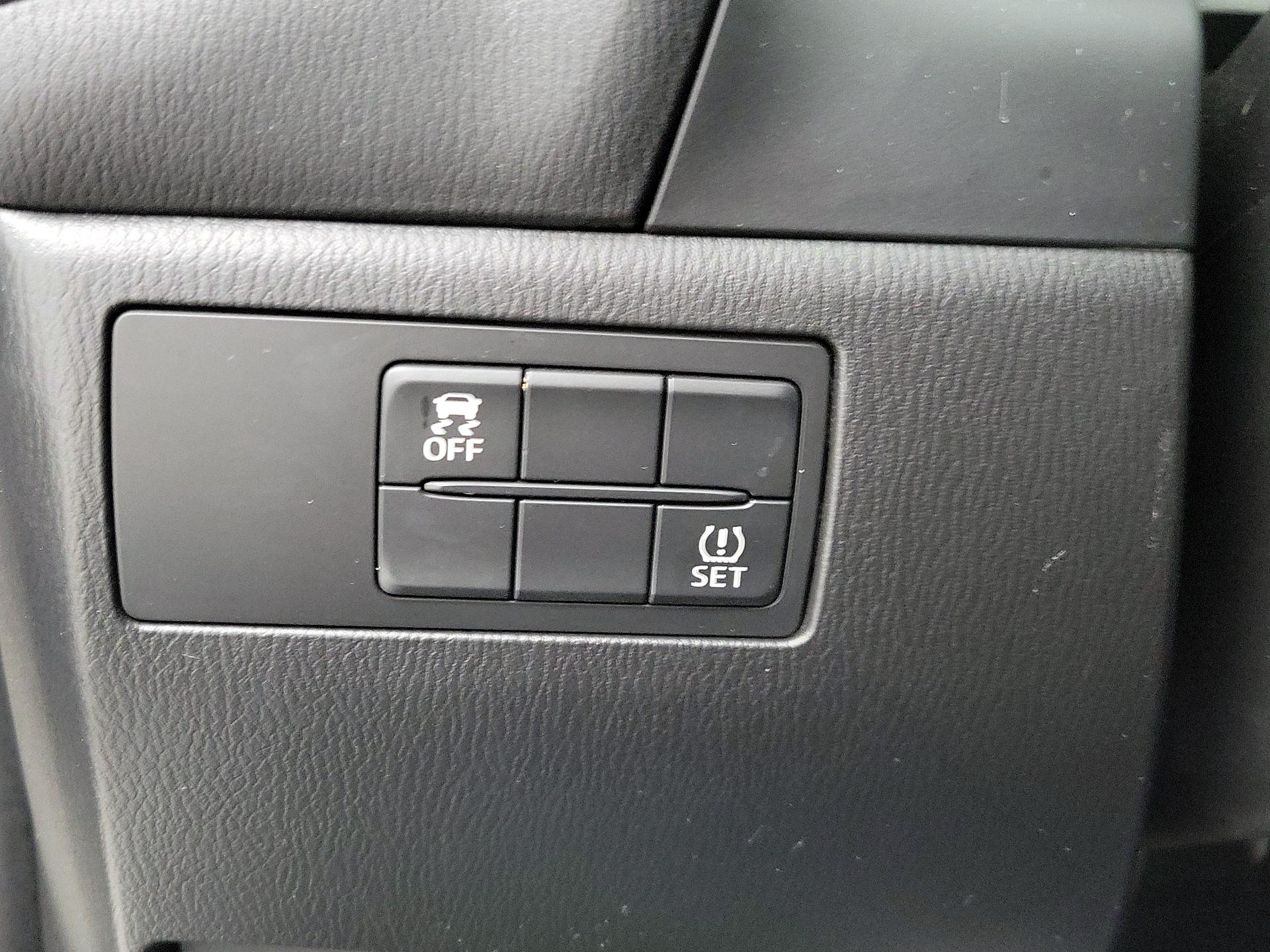 Thumbnail: 2017 Mazda Mazda3 - 13