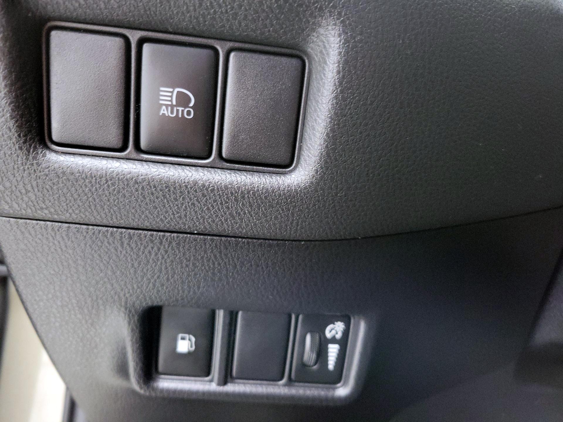 Thumbnail: 2021 Toyota C-HR - 13