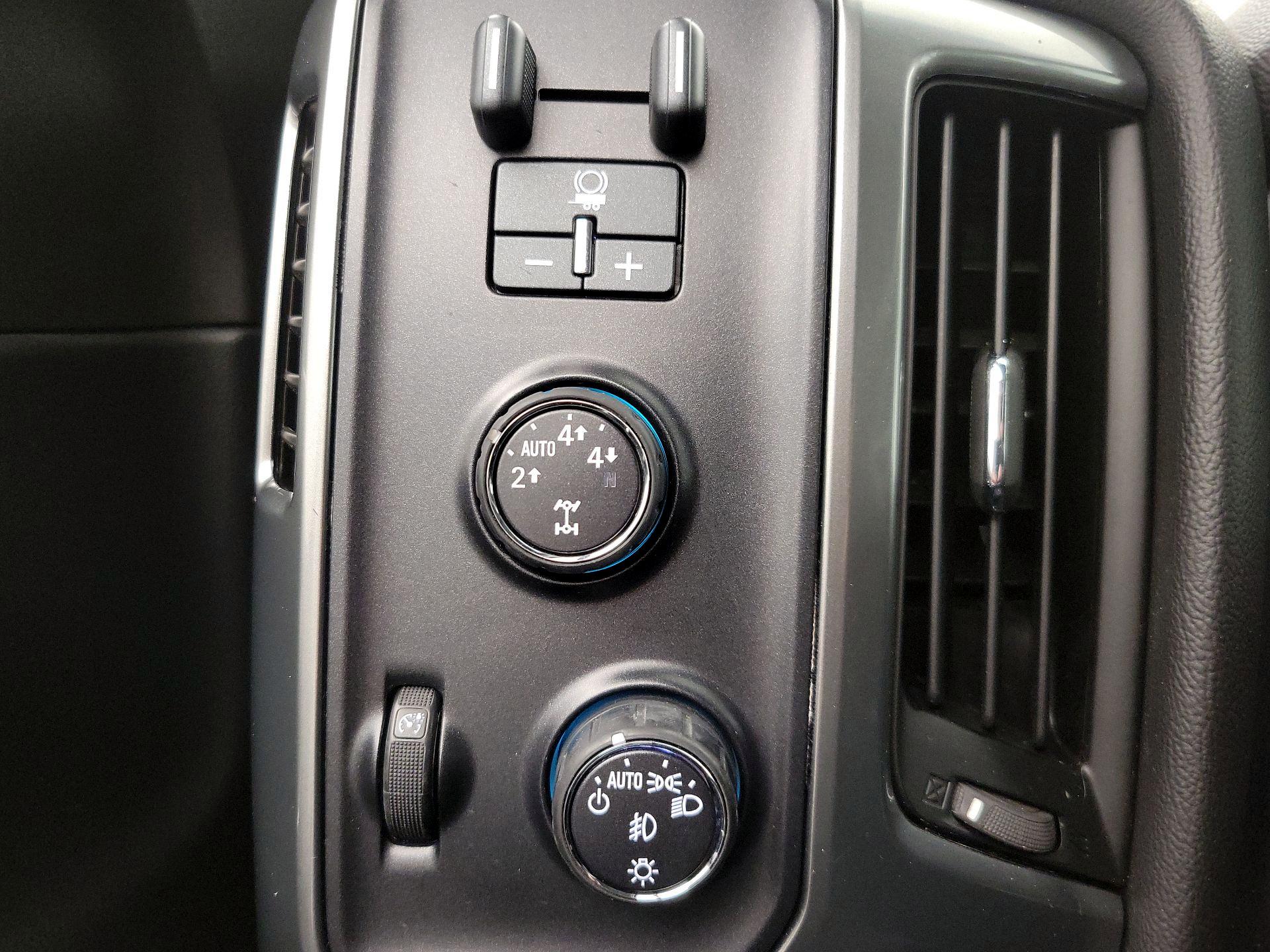 Thumbnail: 2015 Chevrolet Silverado 1500 - 13