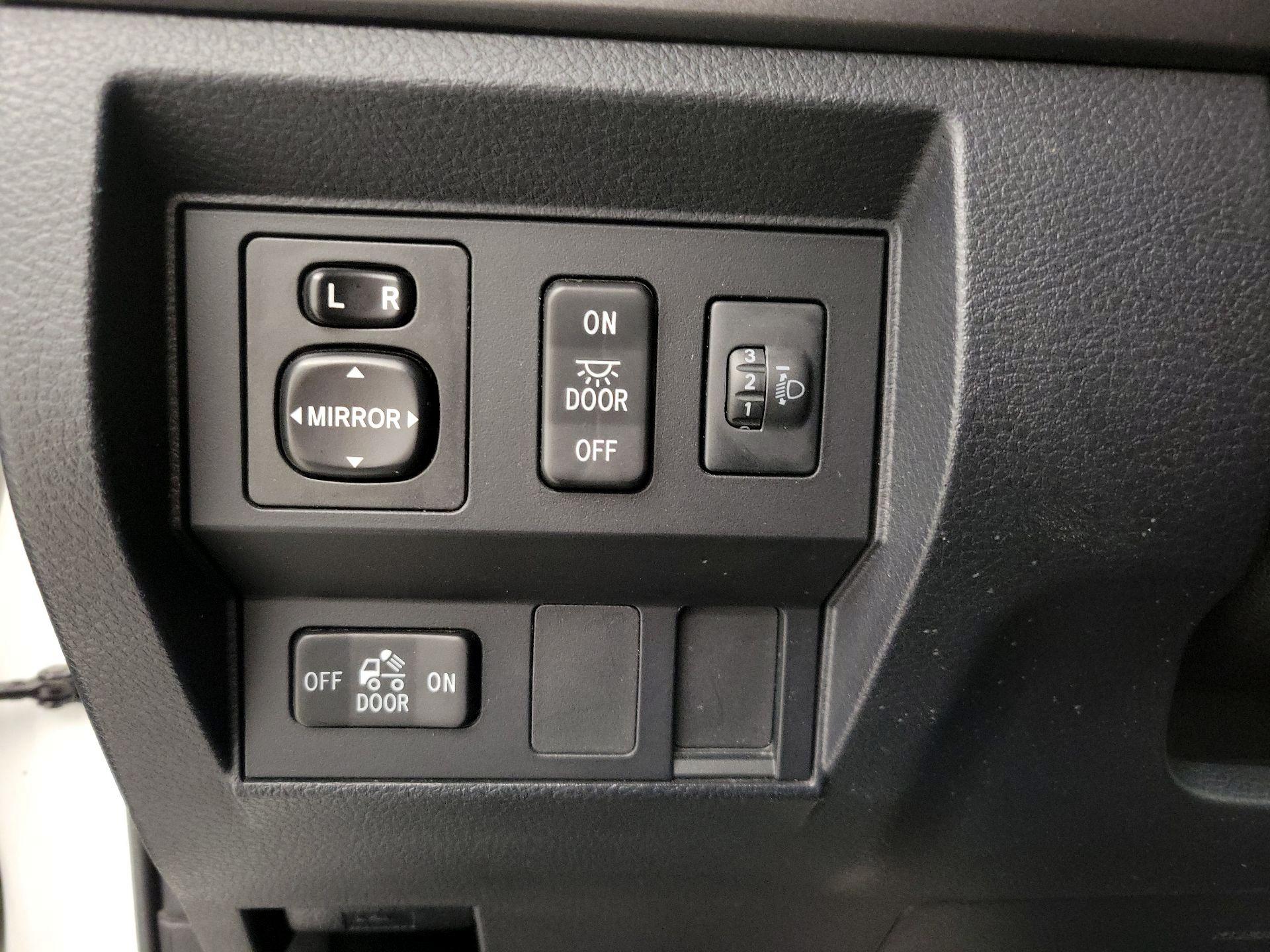 Thumbnail: 2017 Toyota Tundra - 13