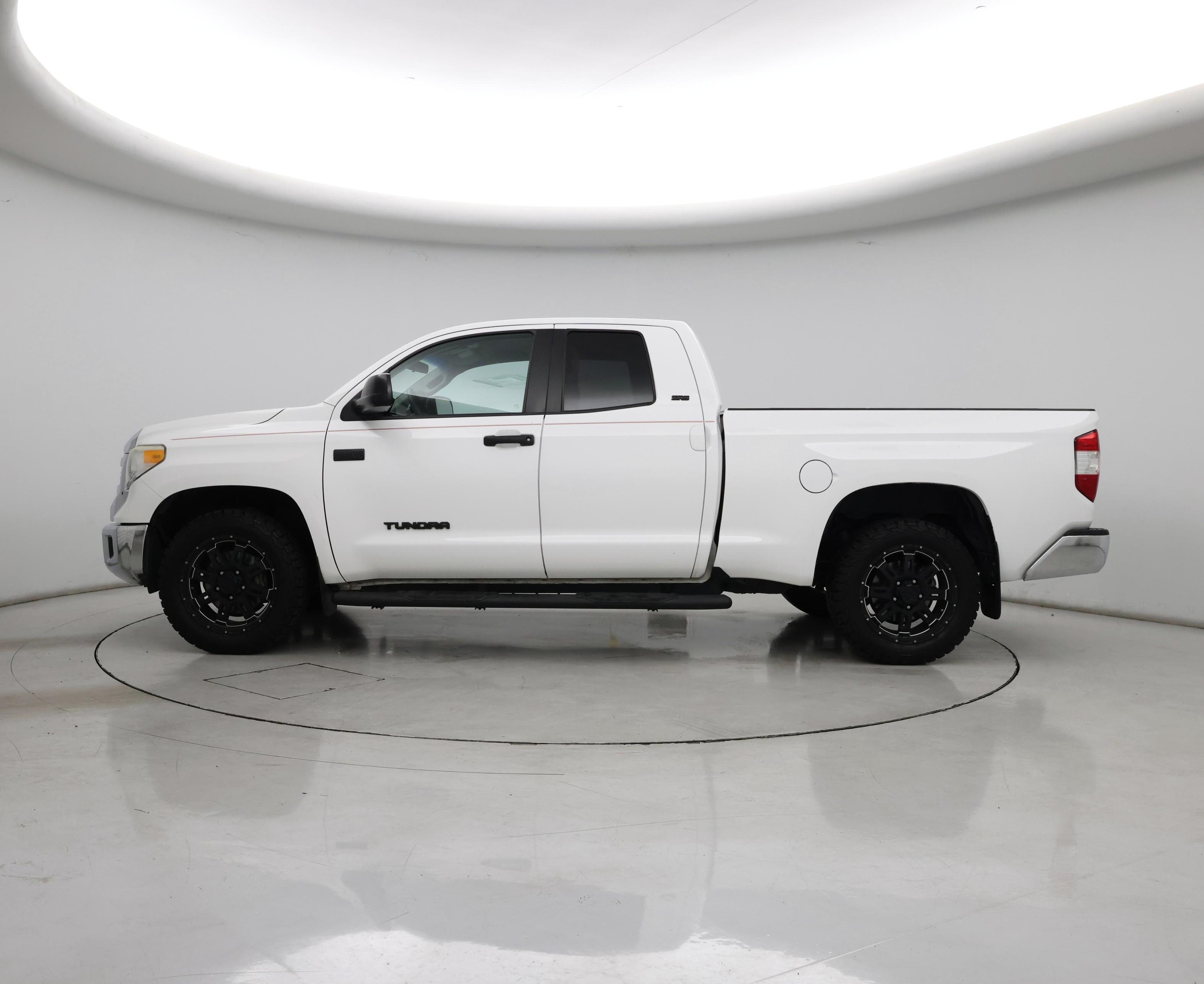 Thumbnail: 2017 Toyota Tundra - 3