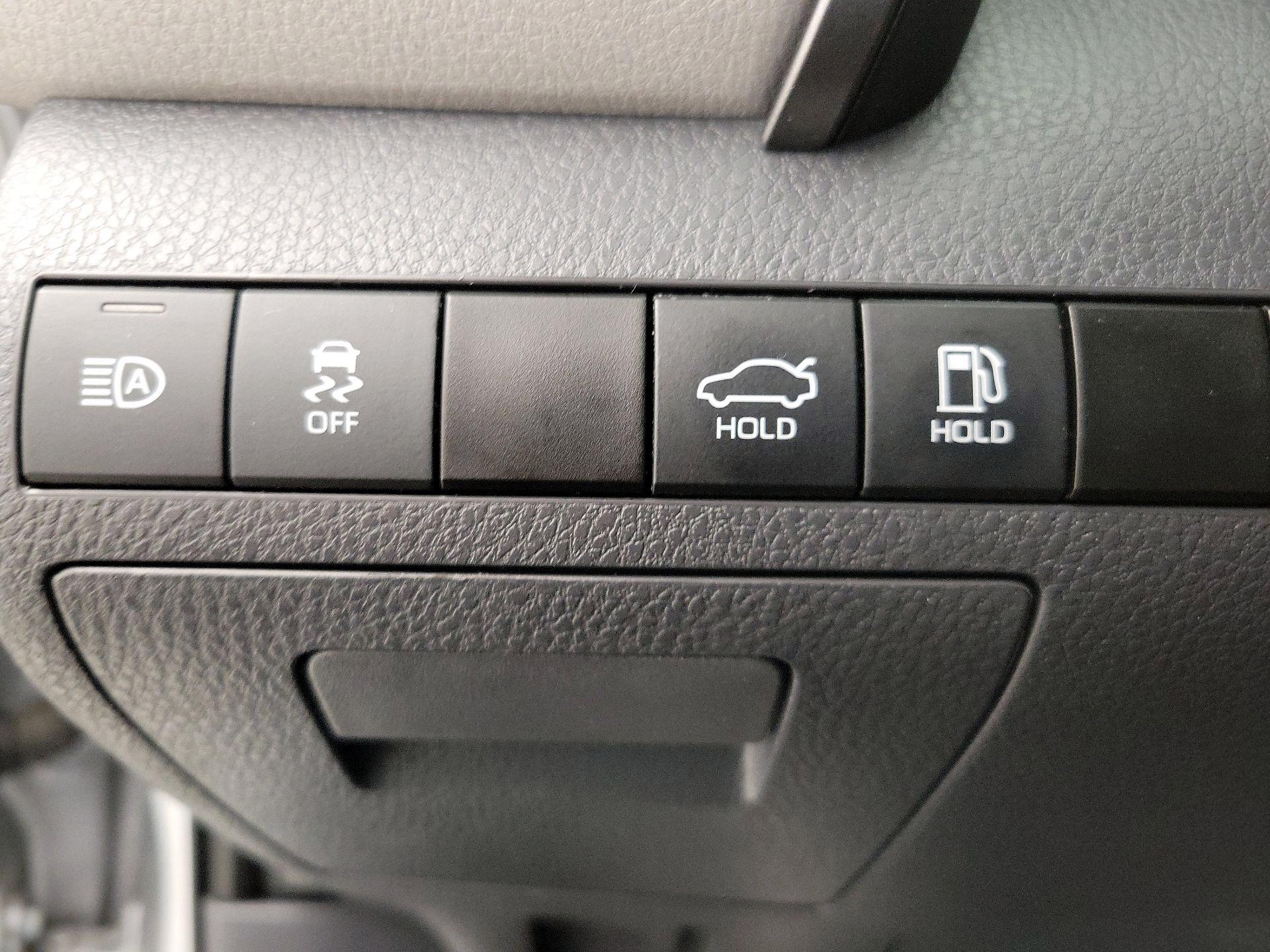 Thumbnail: 2022 Toyota Camry - 13