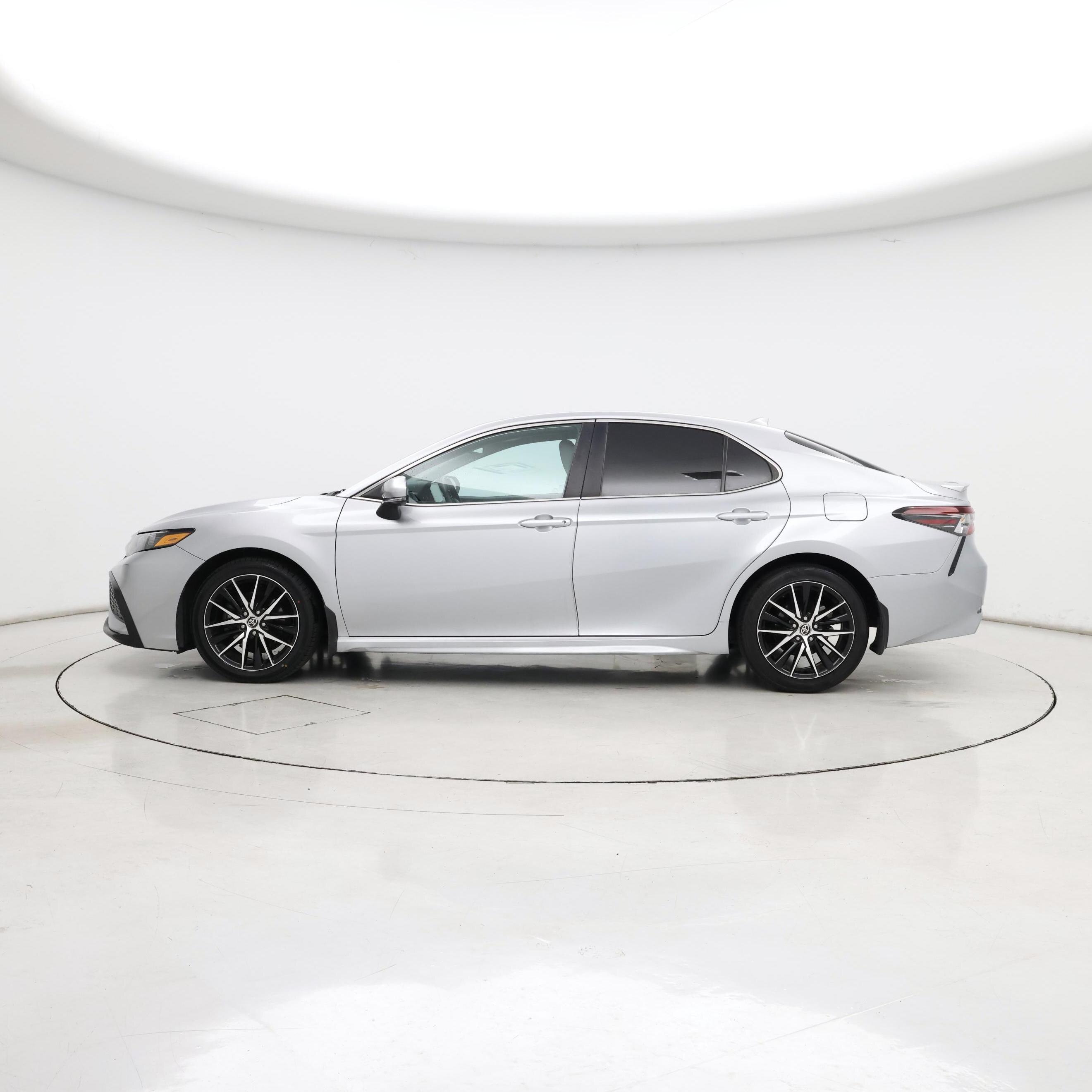 Thumbnail: 2022 Toyota Camry - 3