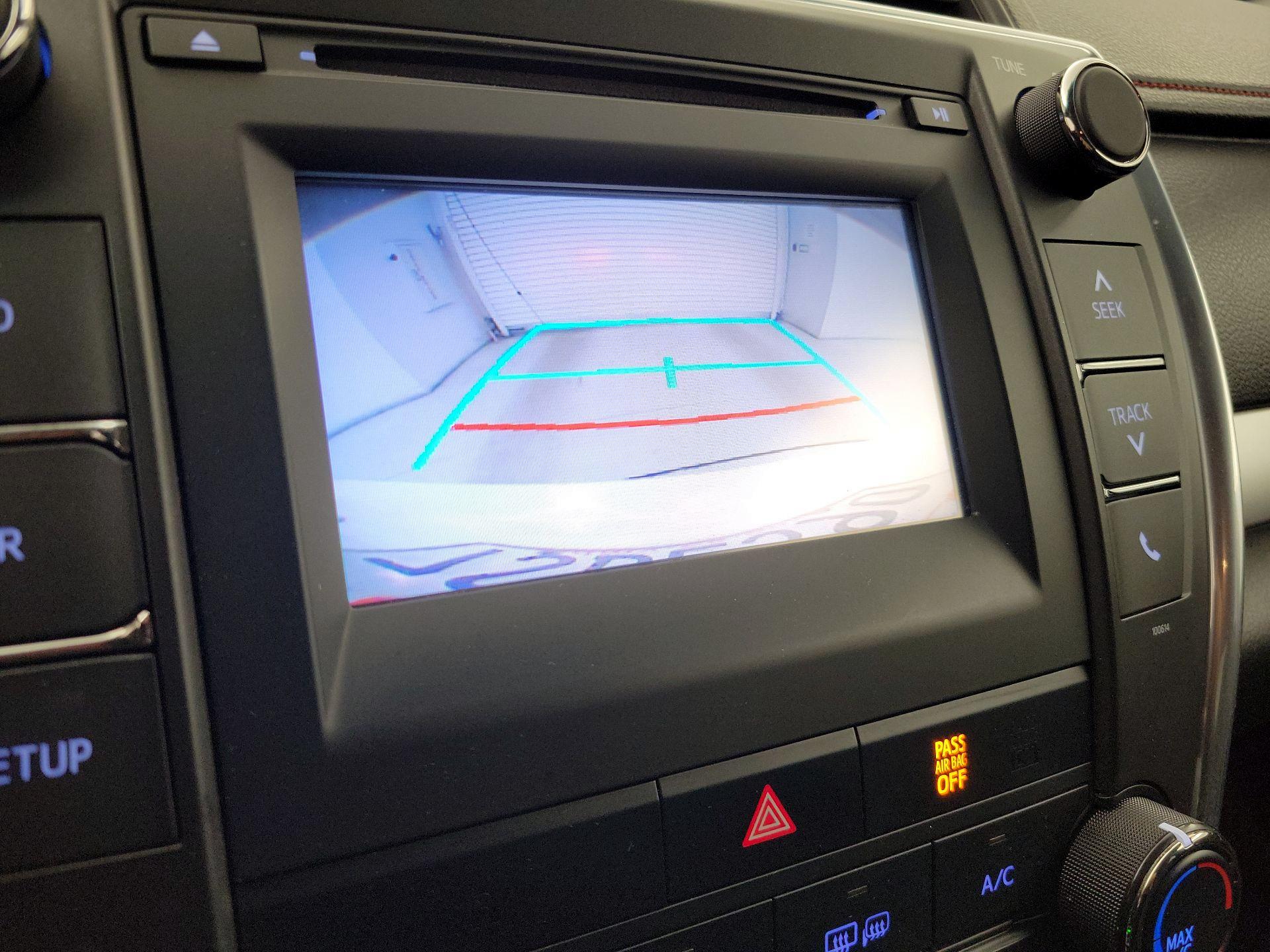 Thumbnail: 2016 Toyota Camry - 14