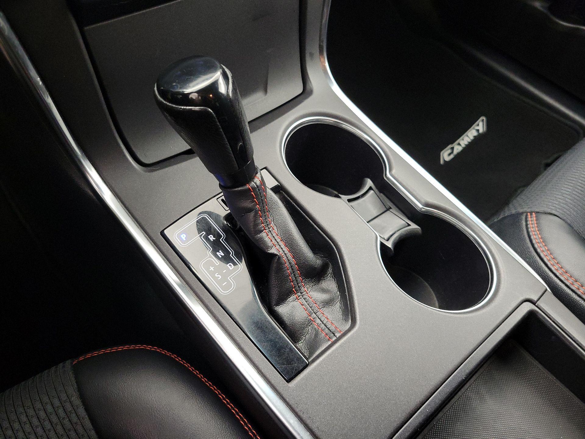 Thumbnail: 2016 Toyota Camry - 17