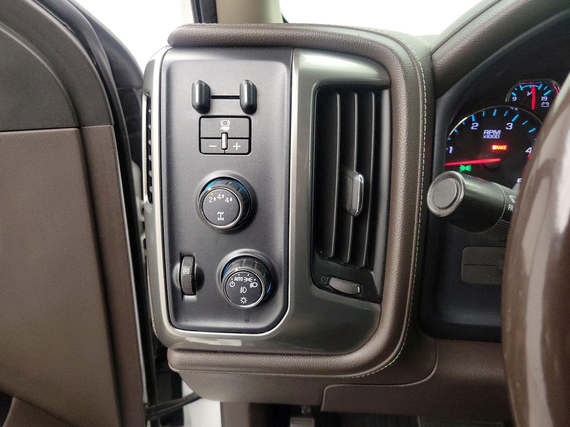 Thumbnail: 2018 Chevrolet Silverado 3500 - 13