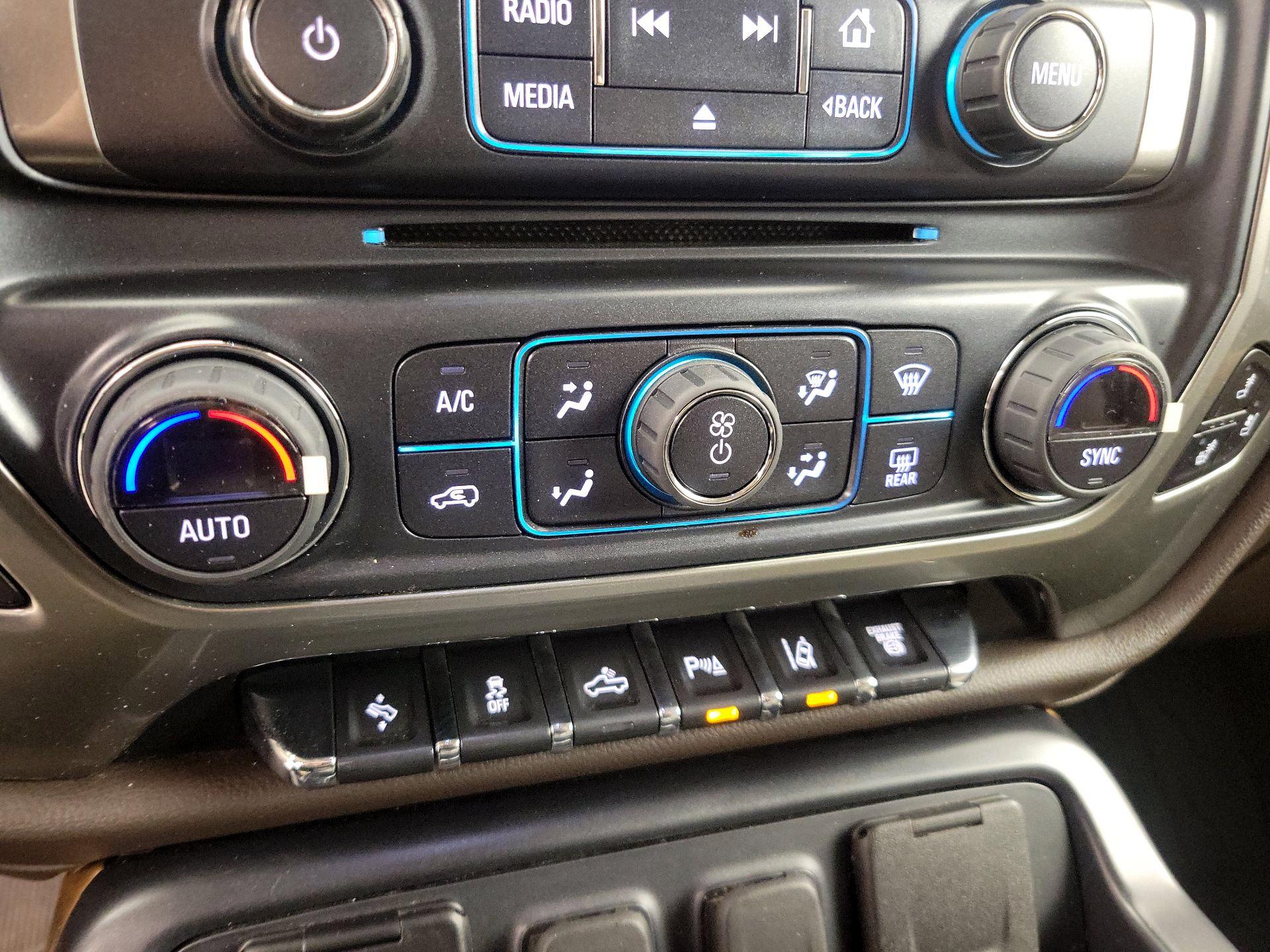 Thumbnail: 2018 Chevrolet Silverado 3500 - 17