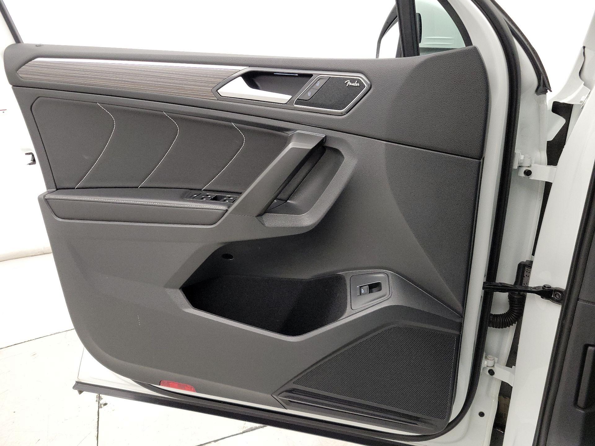 Thumbnail: 2022 Volkswagen Tiguan - 12