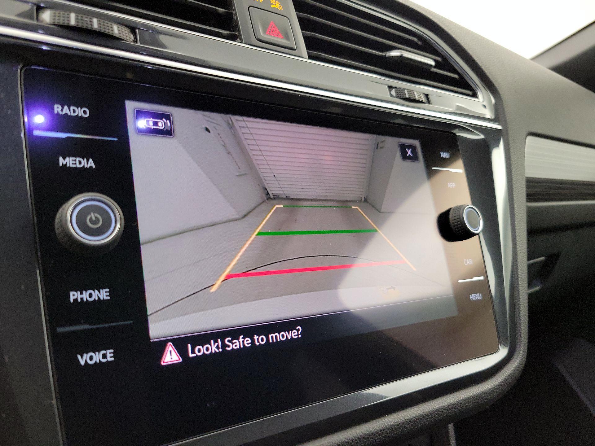 Thumbnail: 2022 Volkswagen Tiguan - 15