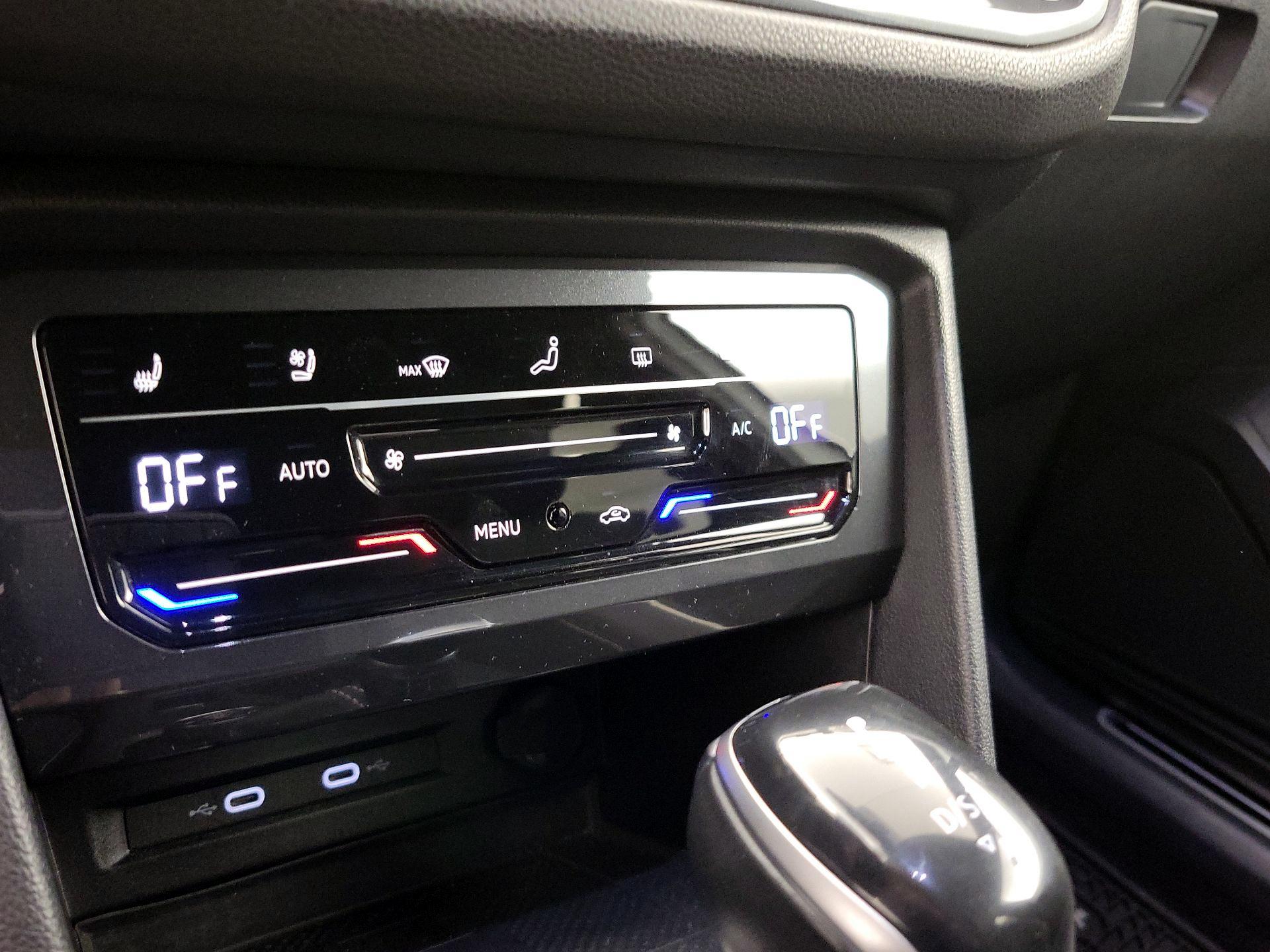 Thumbnail: 2022 Volkswagen Tiguan - 17