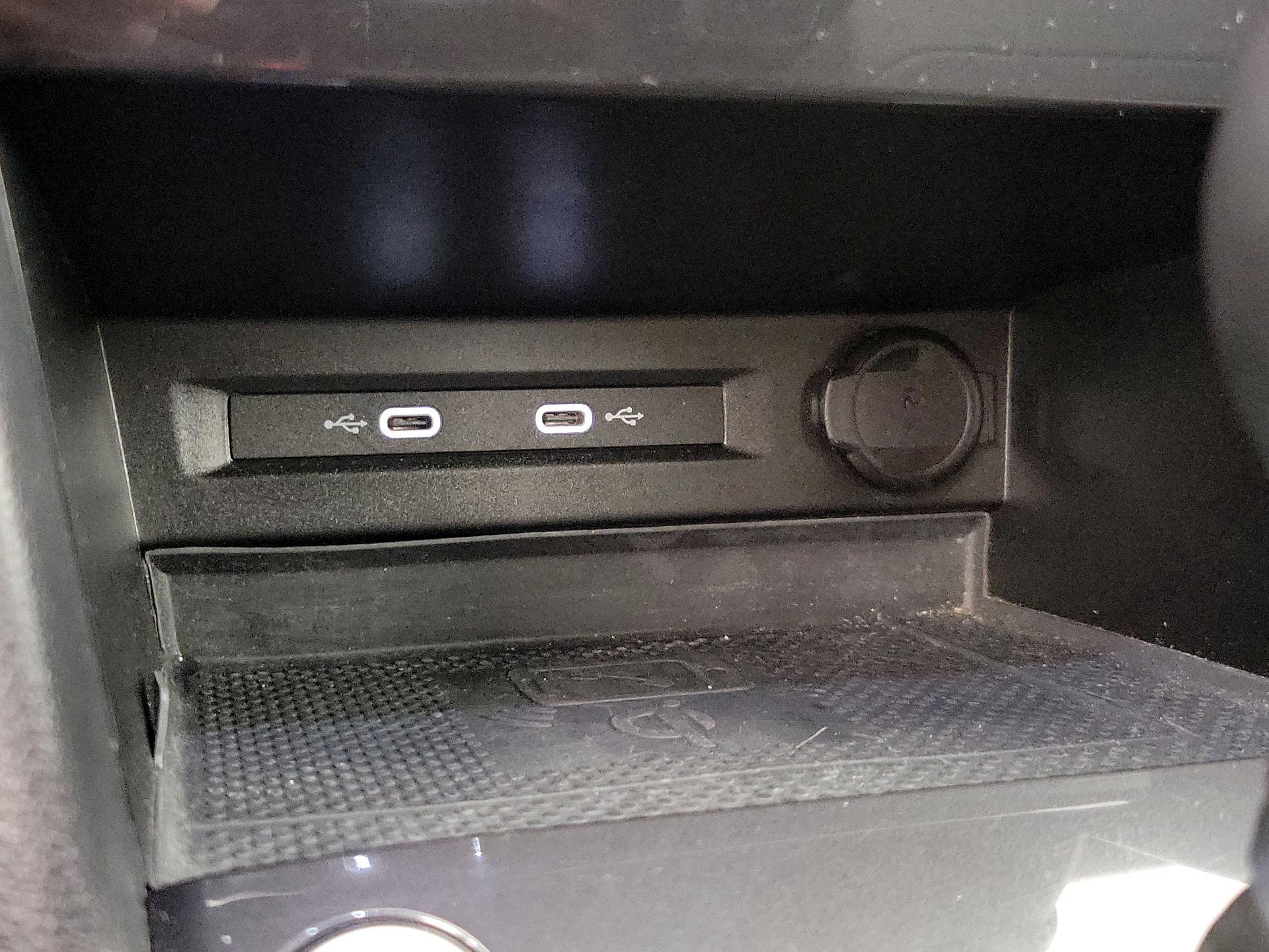 Thumbnail: 2022 Volkswagen Tiguan - 19