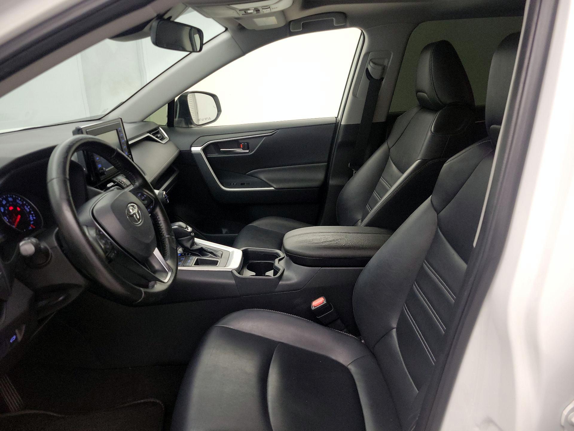 Thumbnail: 2019 Toyota RAV4 - 11