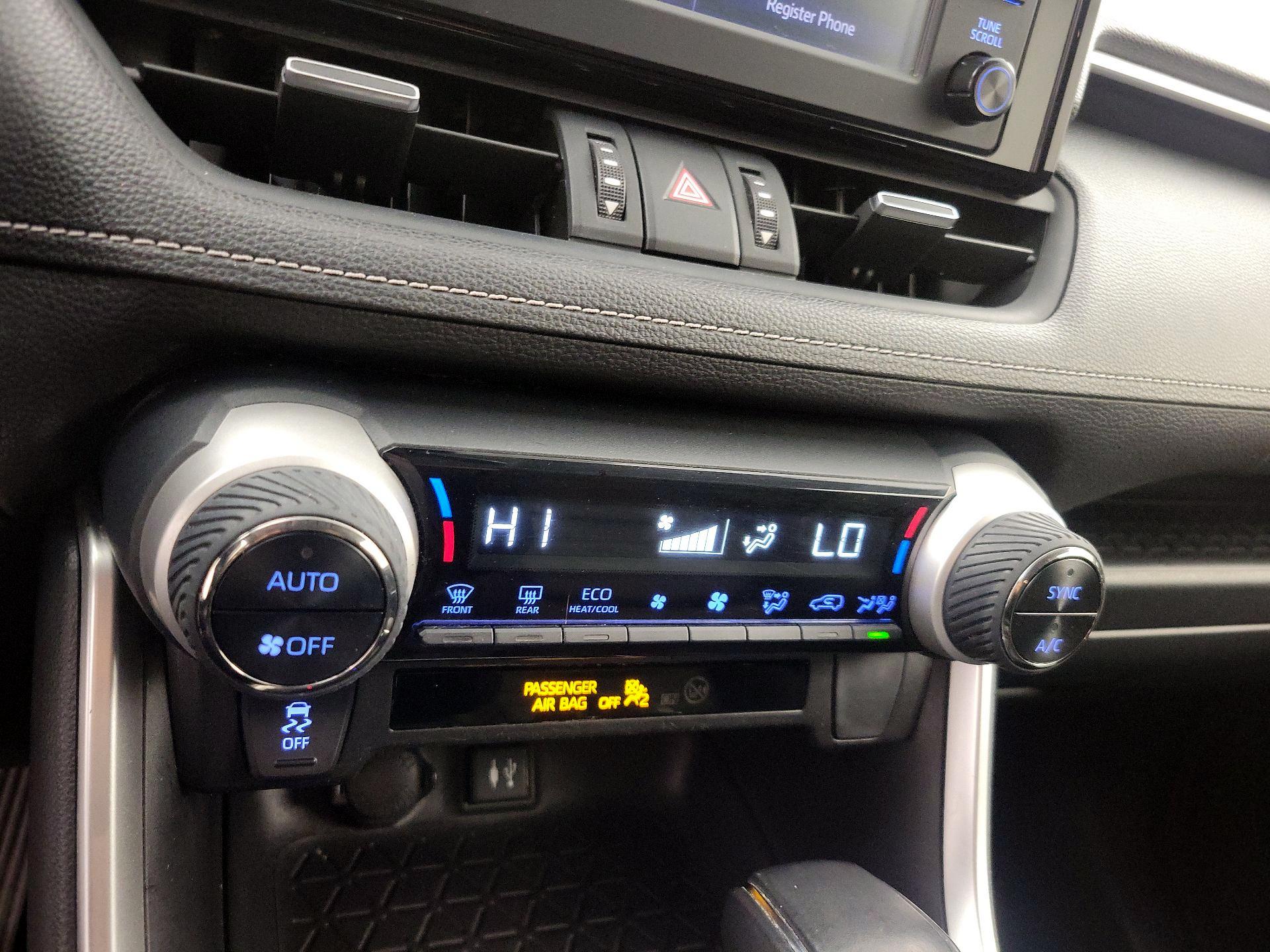 Thumbnail: 2019 Toyota RAV4 - 16