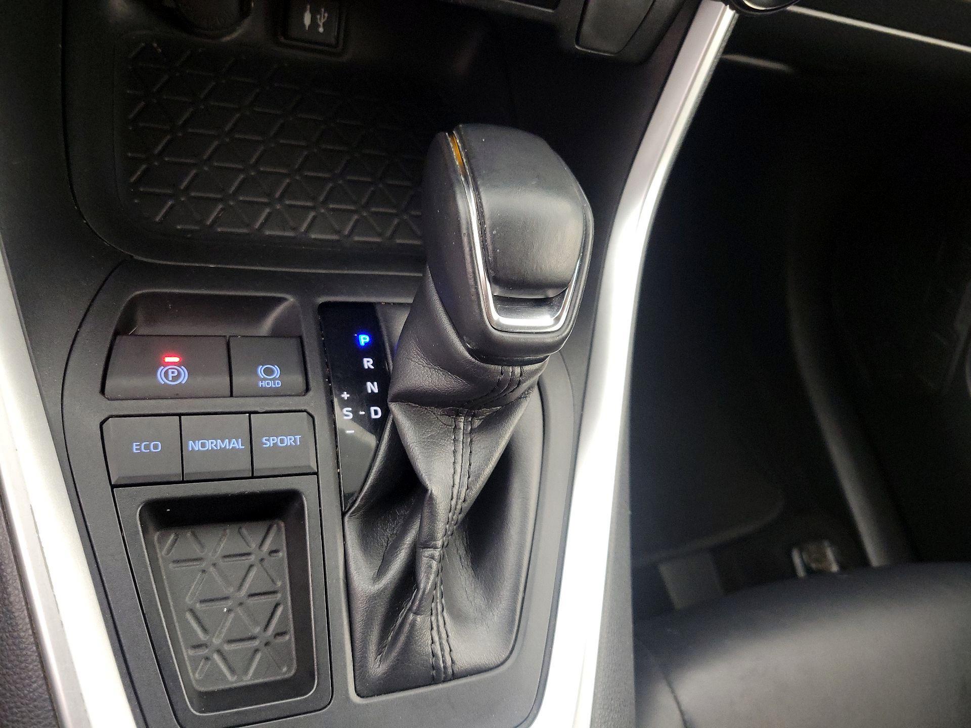 Thumbnail: 2019 Toyota RAV4 - 17