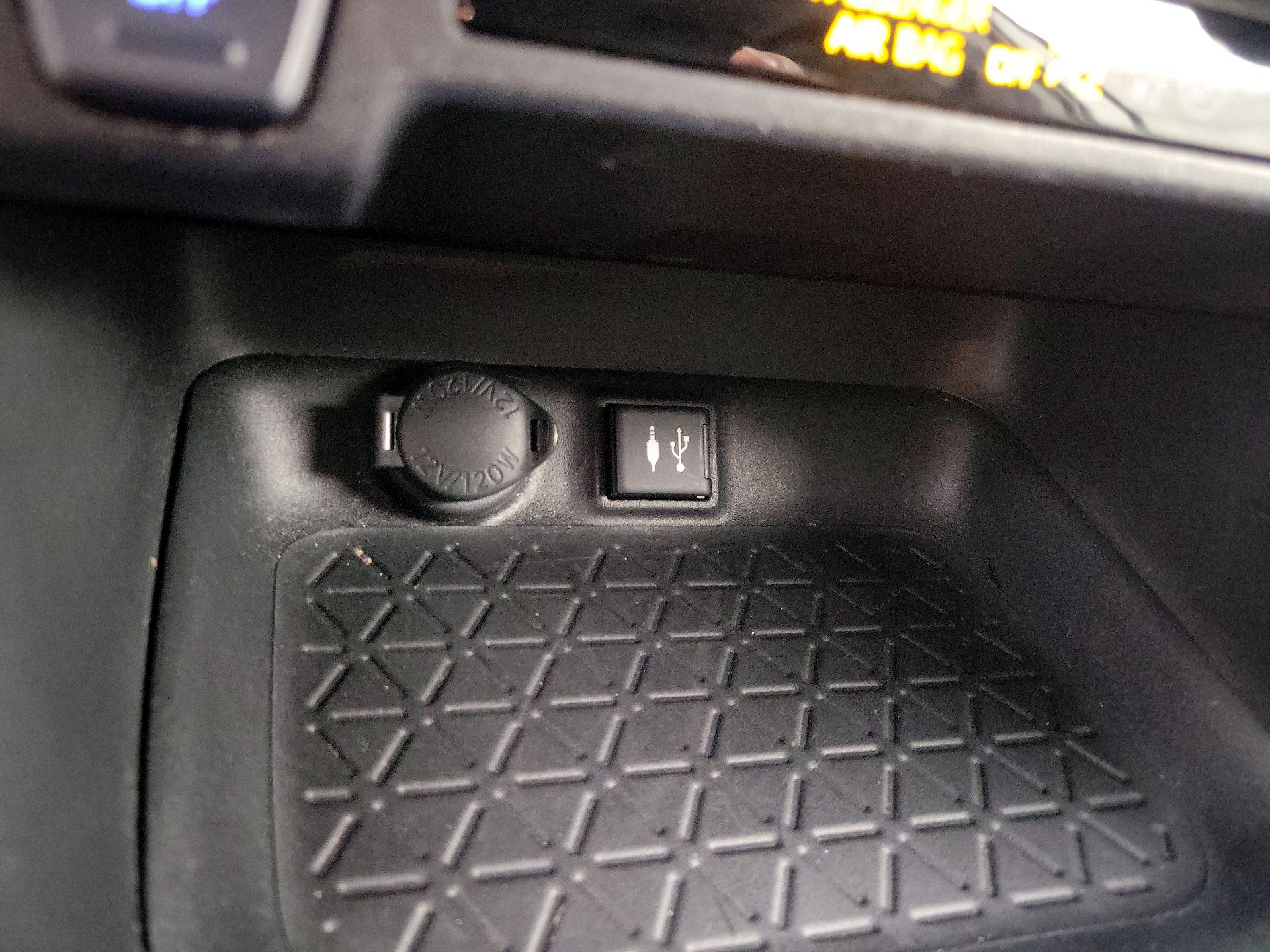 Thumbnail: 2019 Toyota RAV4 - 18