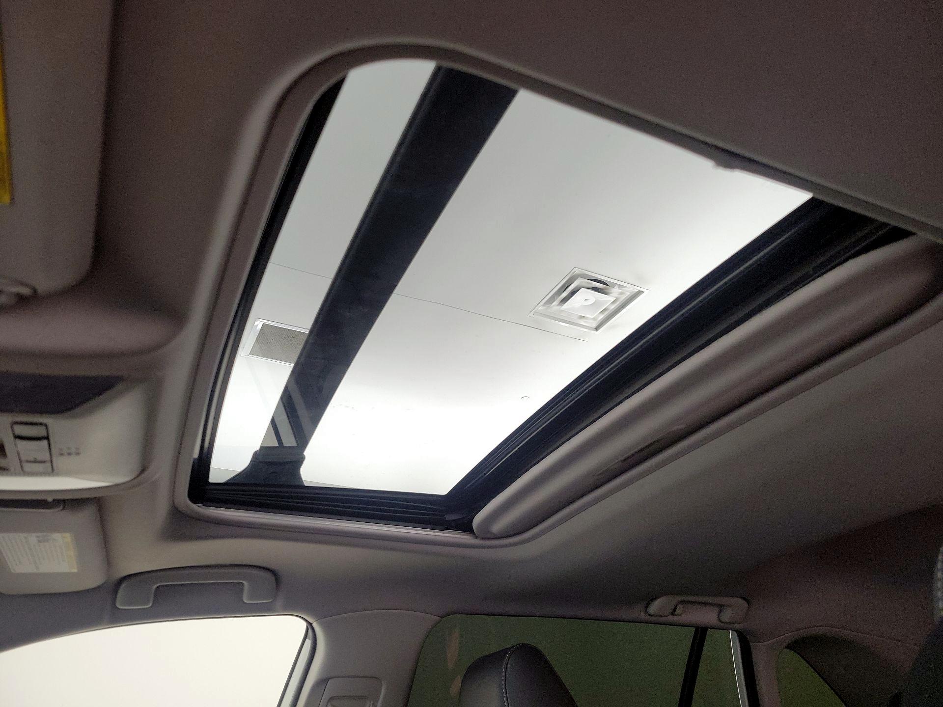 Thumbnail: 2019 Toyota RAV4 - 19