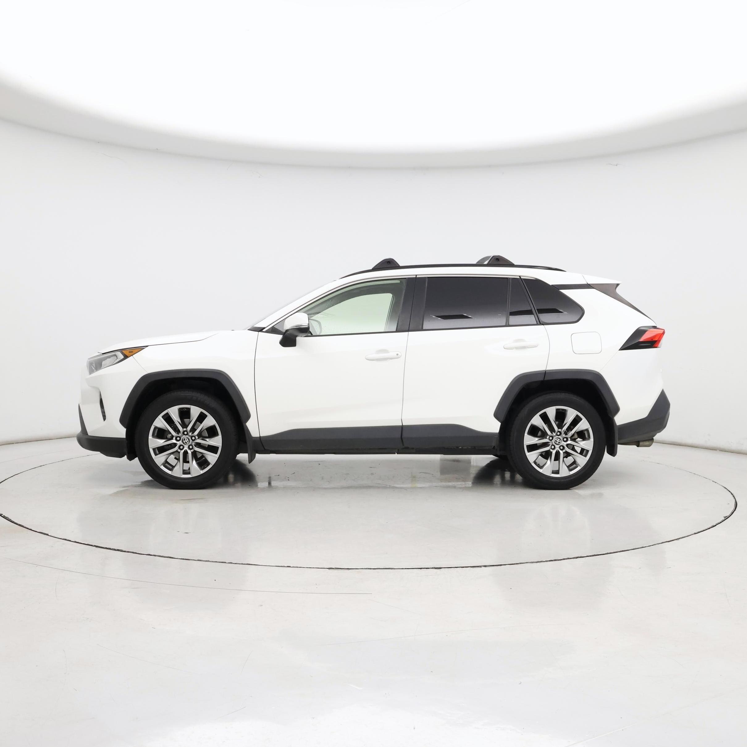Thumbnail: 2019 Toyota RAV4 - 3