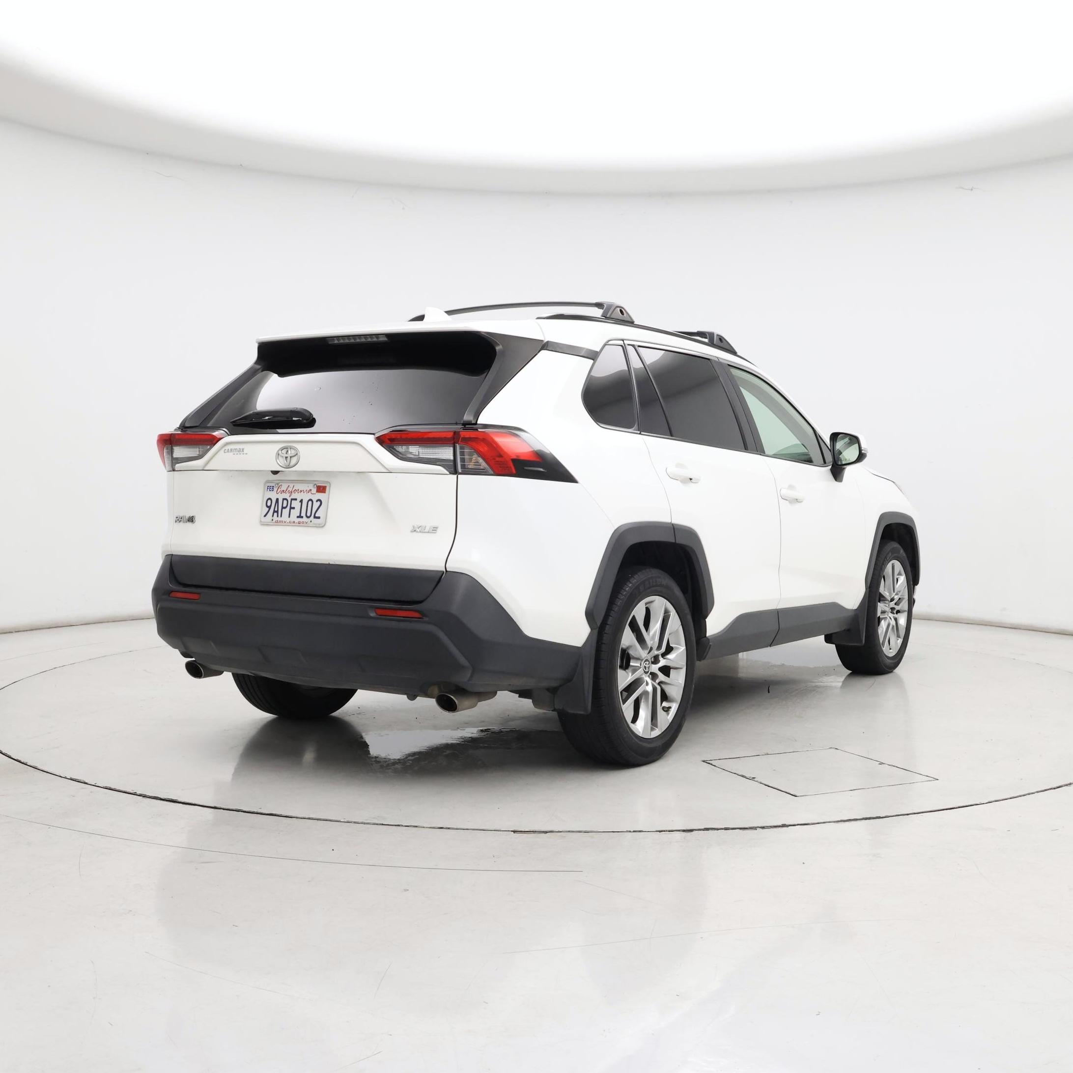 Thumbnail: 2019 Toyota RAV4 - 8