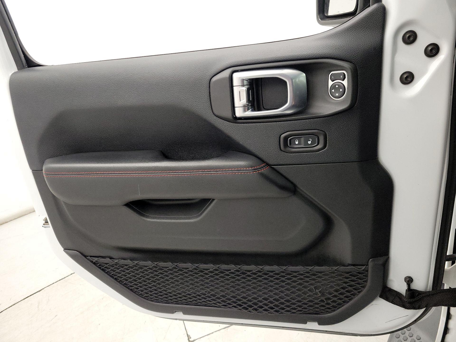 Thumbnail: 2018 Jeep Wrangler - 12